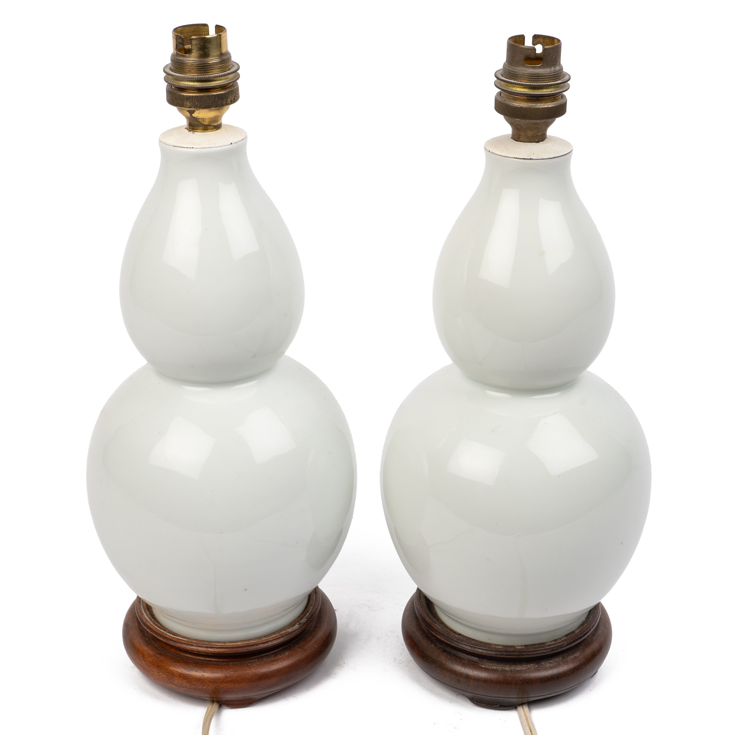 A pair of white porcelain table lamps - Image 2 of 2