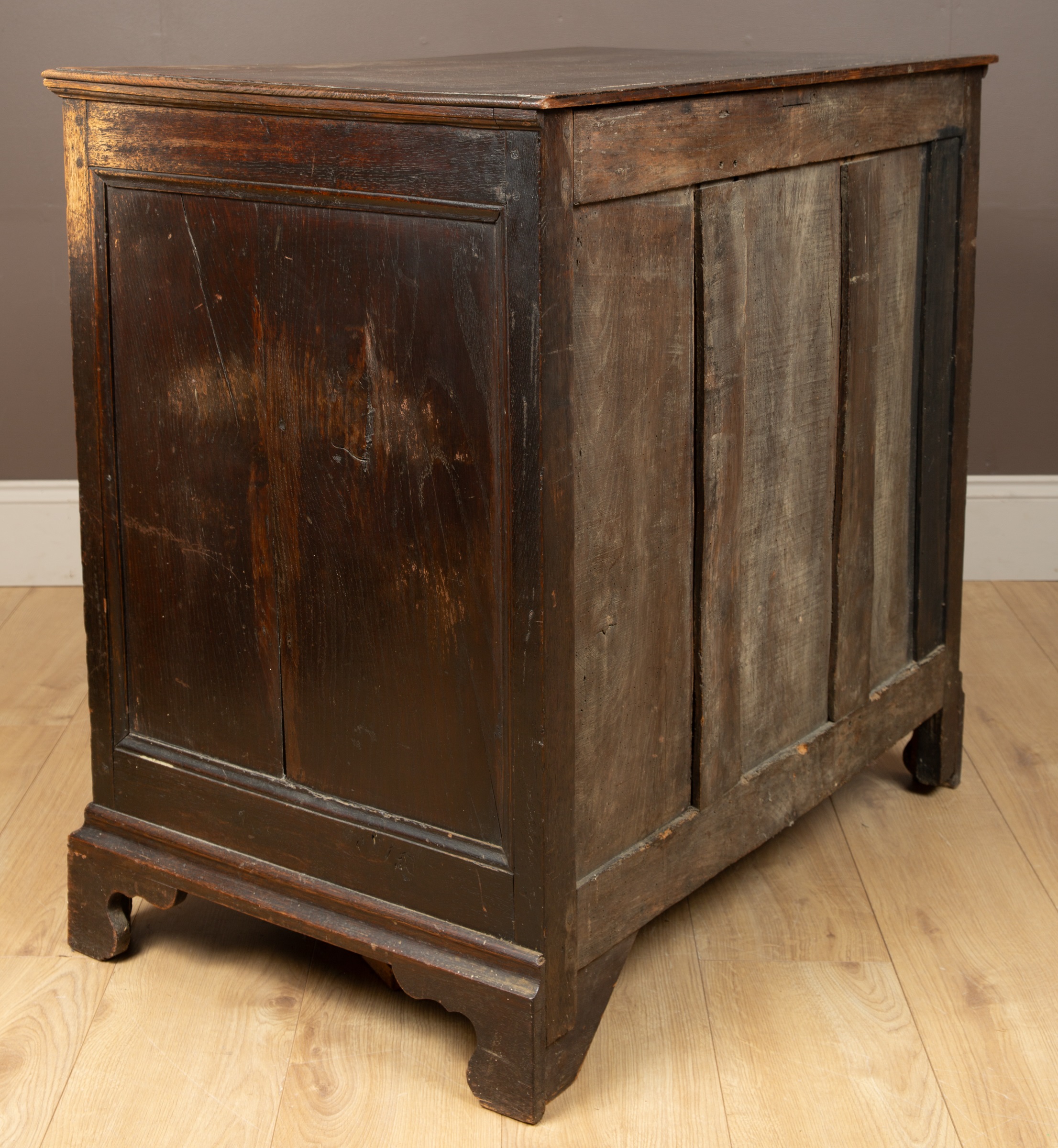 A 17th or 18th century oak chest of drawers - Image 2 of 5