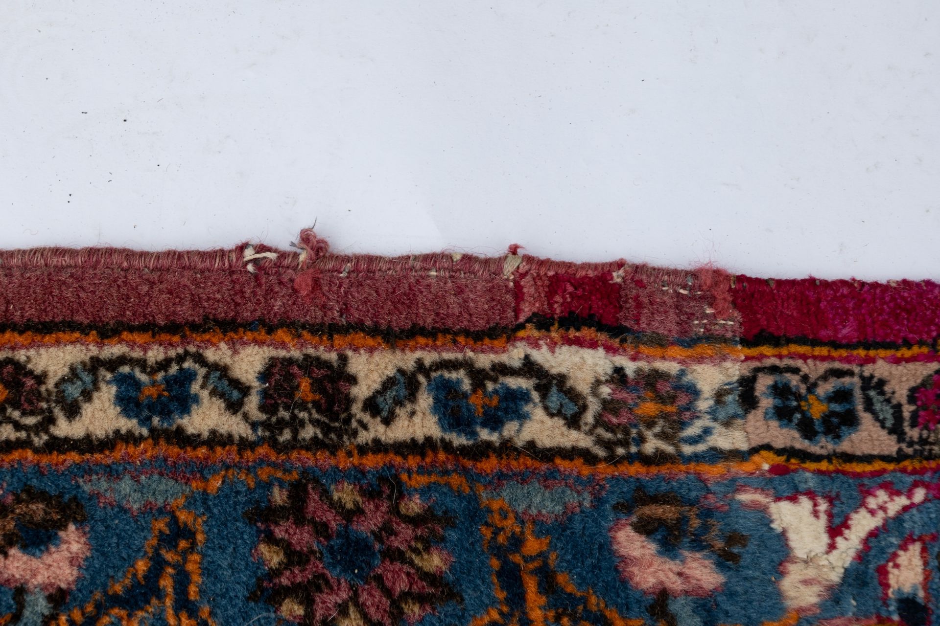 A 20th century machine woven Kashan carpet - Image 13 of 13