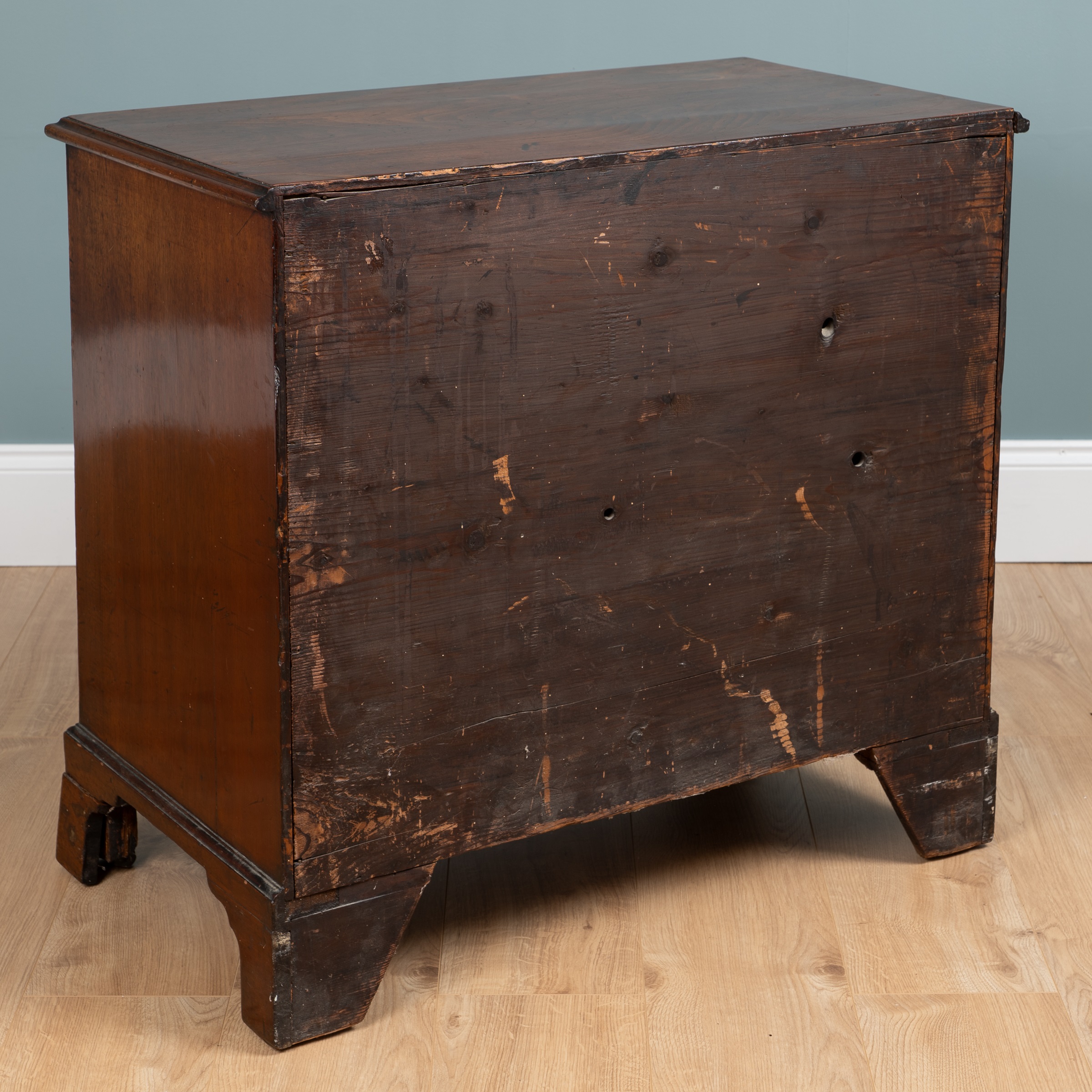 A 19th century mahogany chest of drawers - Image 3 of 6