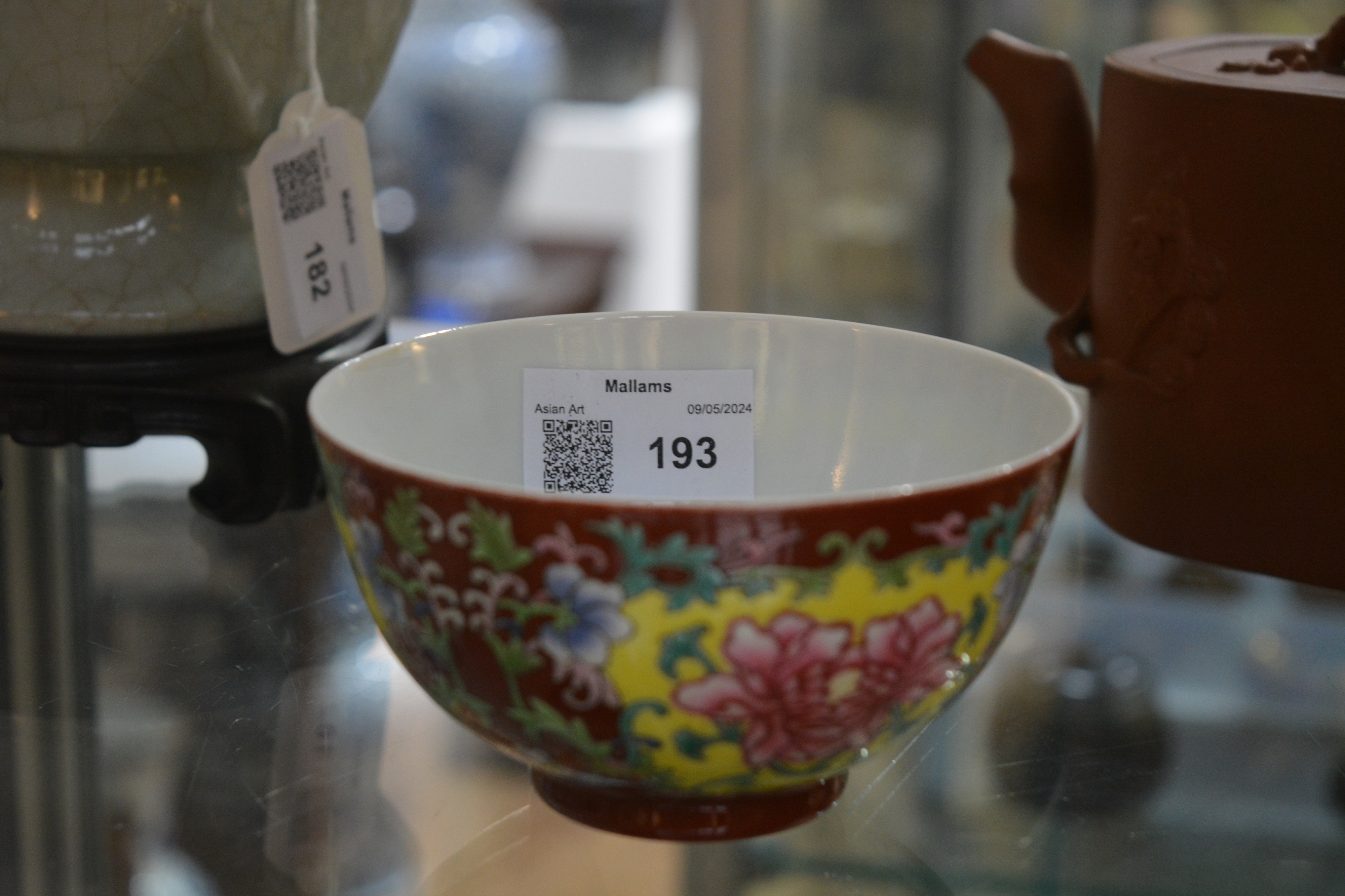 Polychrome enamelled porcelain bowl Chinese, 19th/20th Century painted with peonies and trailing - Image 9 of 12