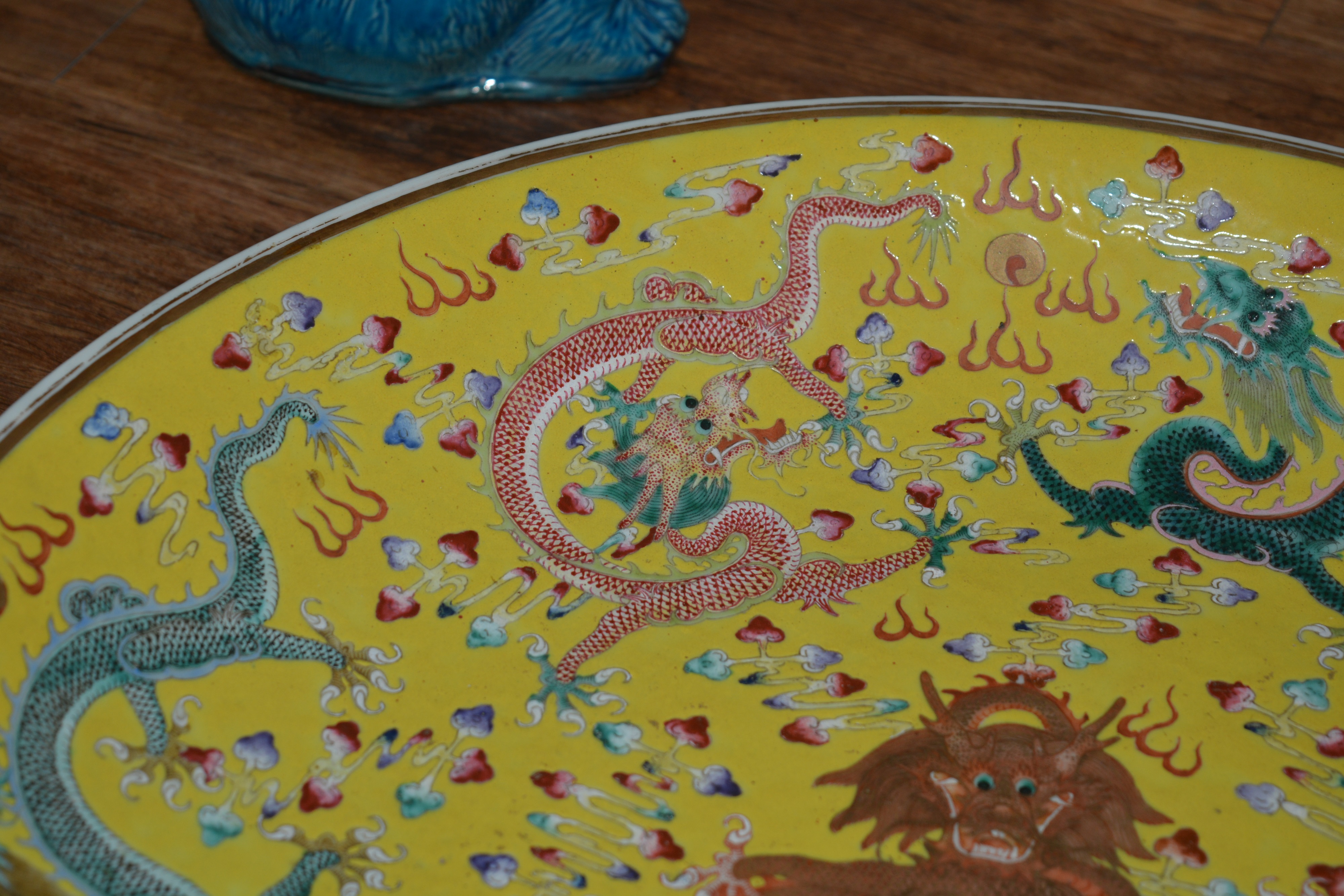 Imperial yellow ground large porcelain charger Chinese, Guangxu period painted in coloured enamels - Image 10 of 15