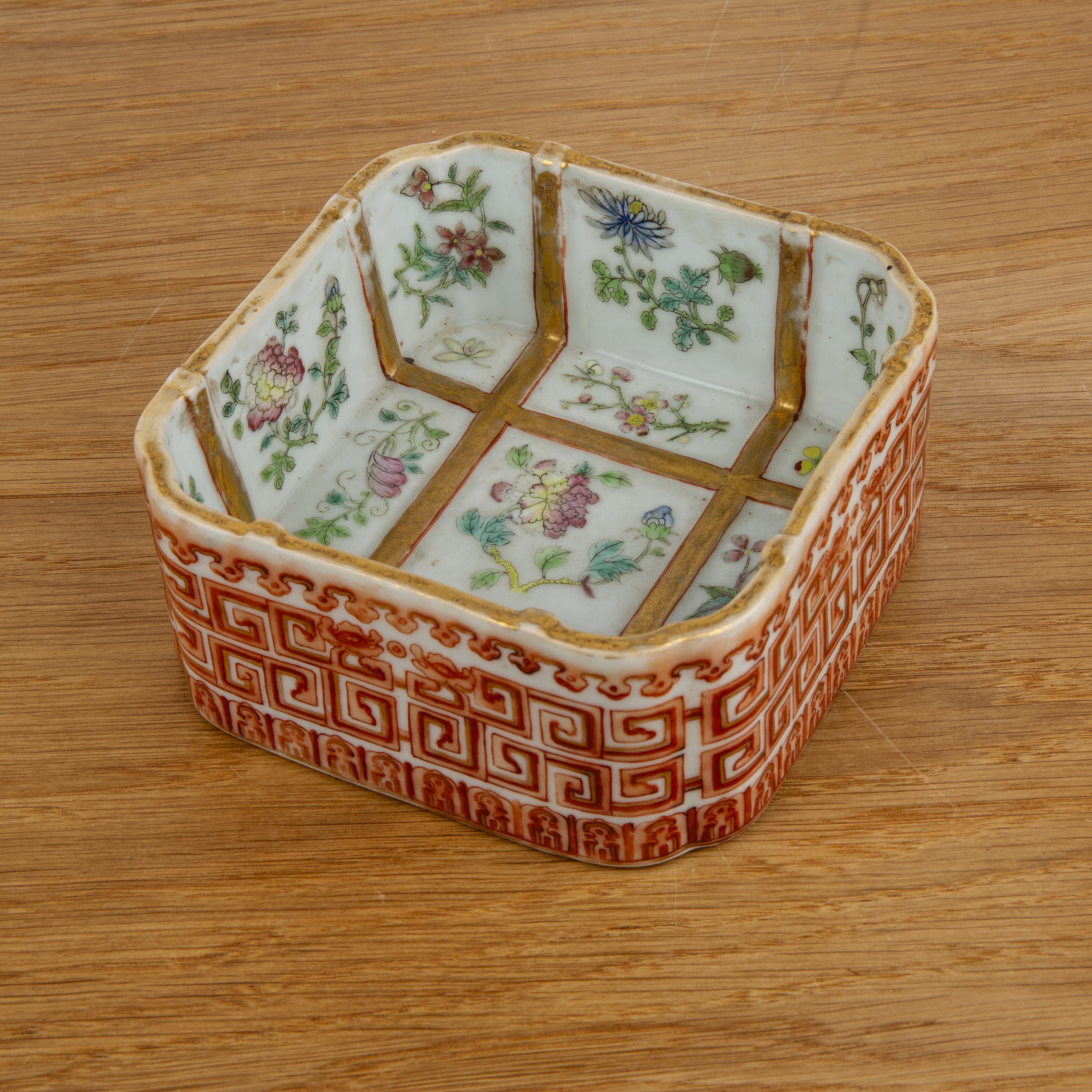 Porcelain square dish Chinese, Daoguang with panels of painted flowers within gilded bands to the - Image 3 of 10