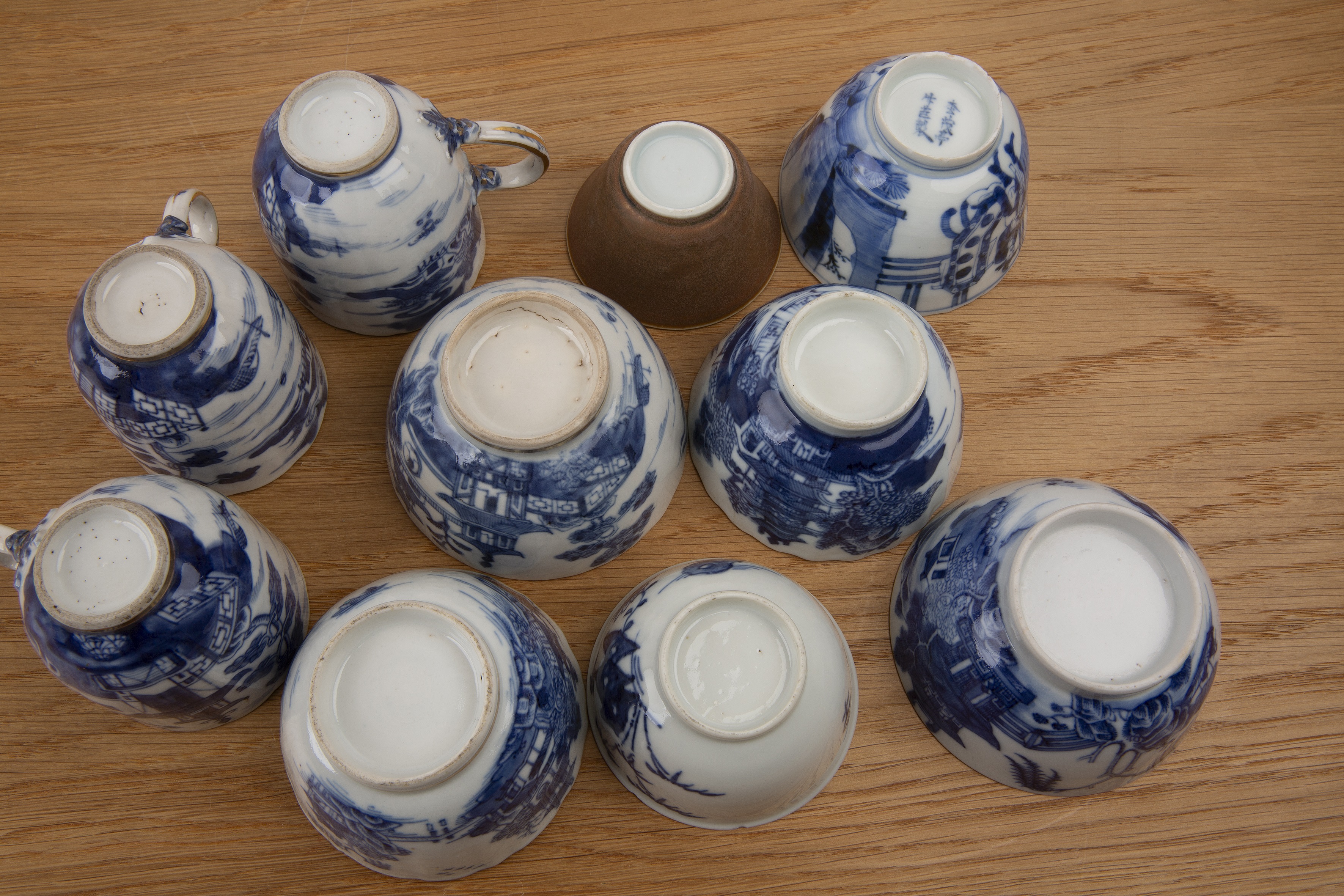 Group of various tea bowls, saucers and cups Chinese, 18th/19th Century including Nanking, Export - Image 4 of 8