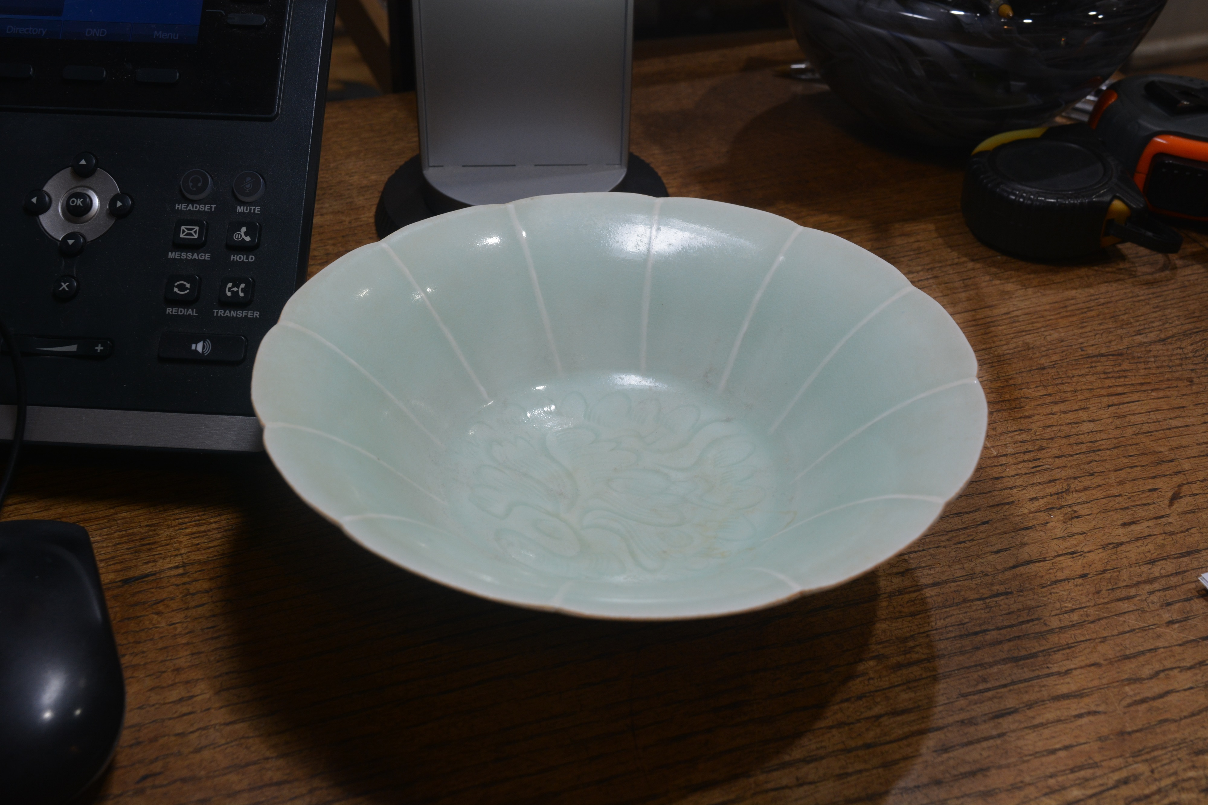 Group of porcelain Chinese, 19th/20th Century to include an incised celadon bowl, 20.5cm diameter, a - Image 8 of 20