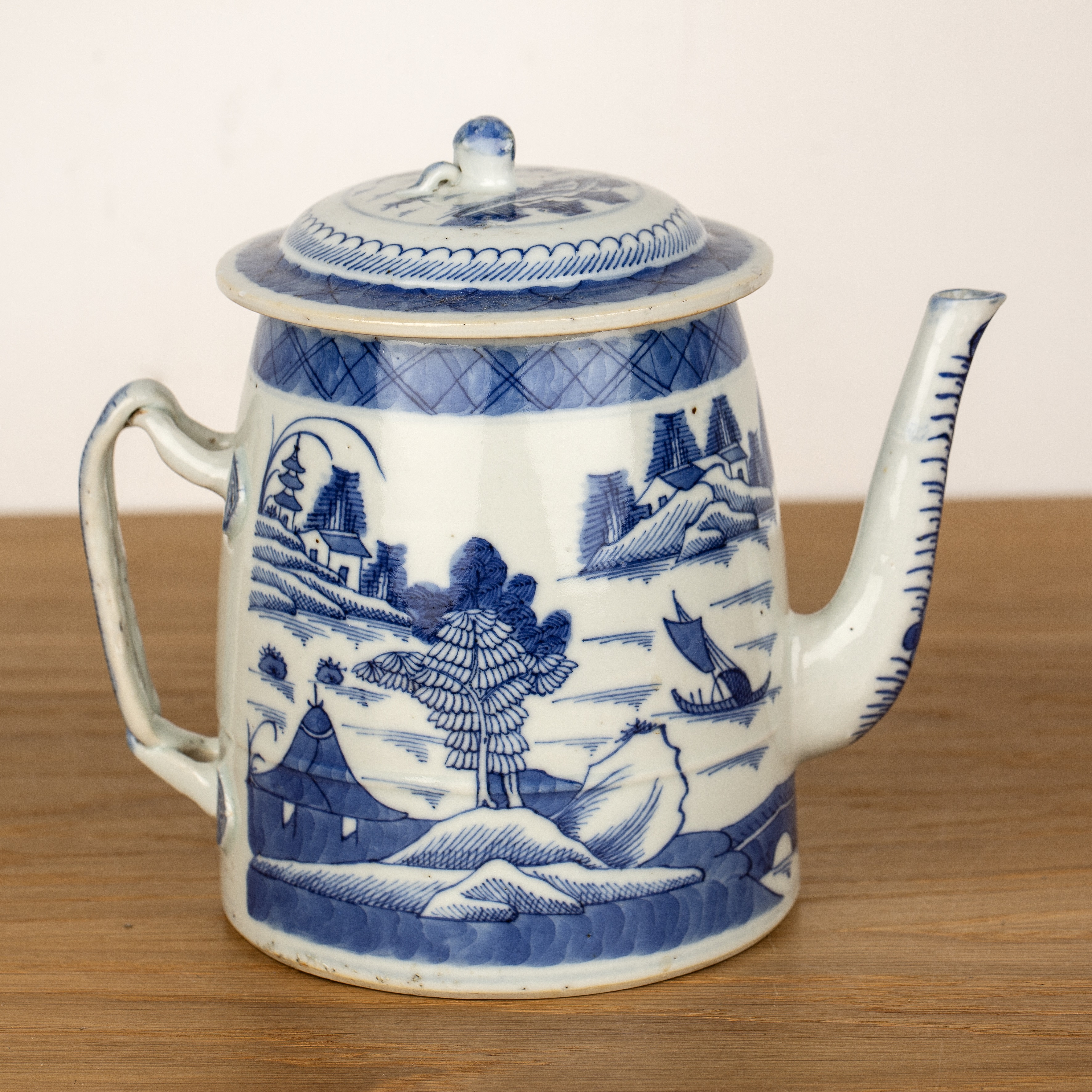 Blue and white export porcelain teapot Chinese, 19th Century painted with temples and a lake - Image 5 of 6