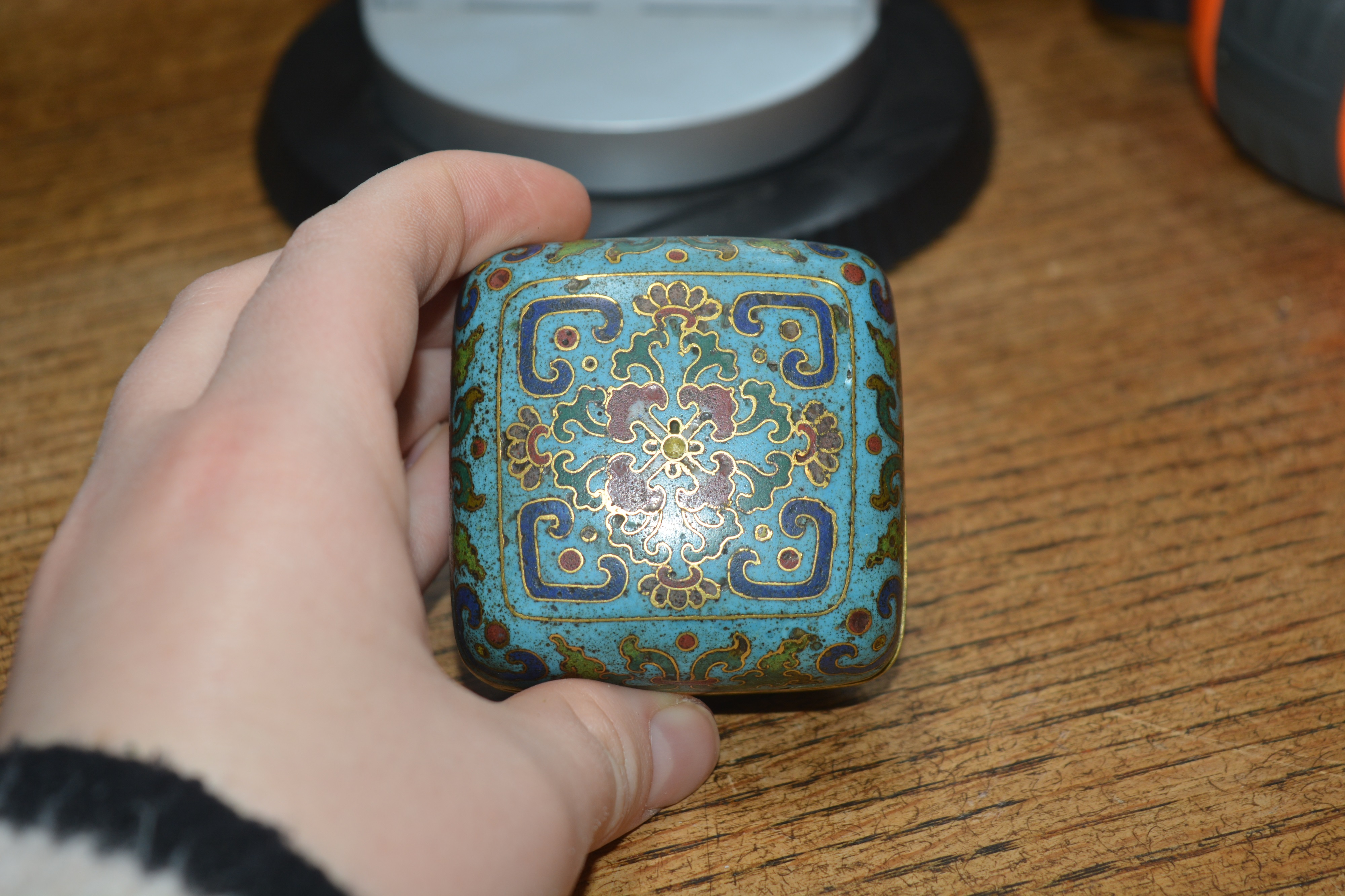 Cloisonné enamel small box Chinese, Qianlong square shaped square box with rounded sides, the - Image 15 of 21