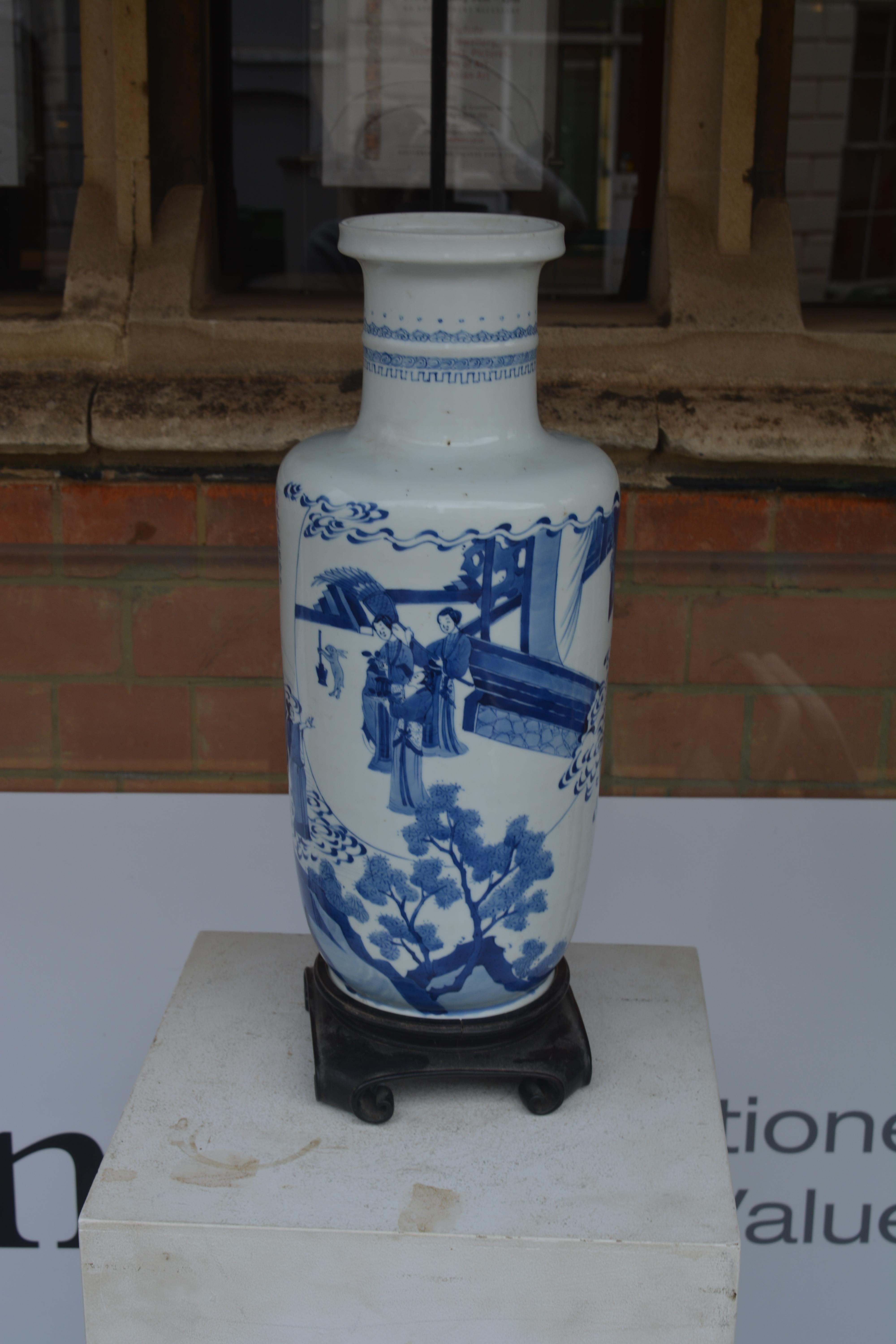 Blue and white porcelain rouleau vase Chinese, Kangxi painted with scholars, clouds, and figures - Image 18 of 33