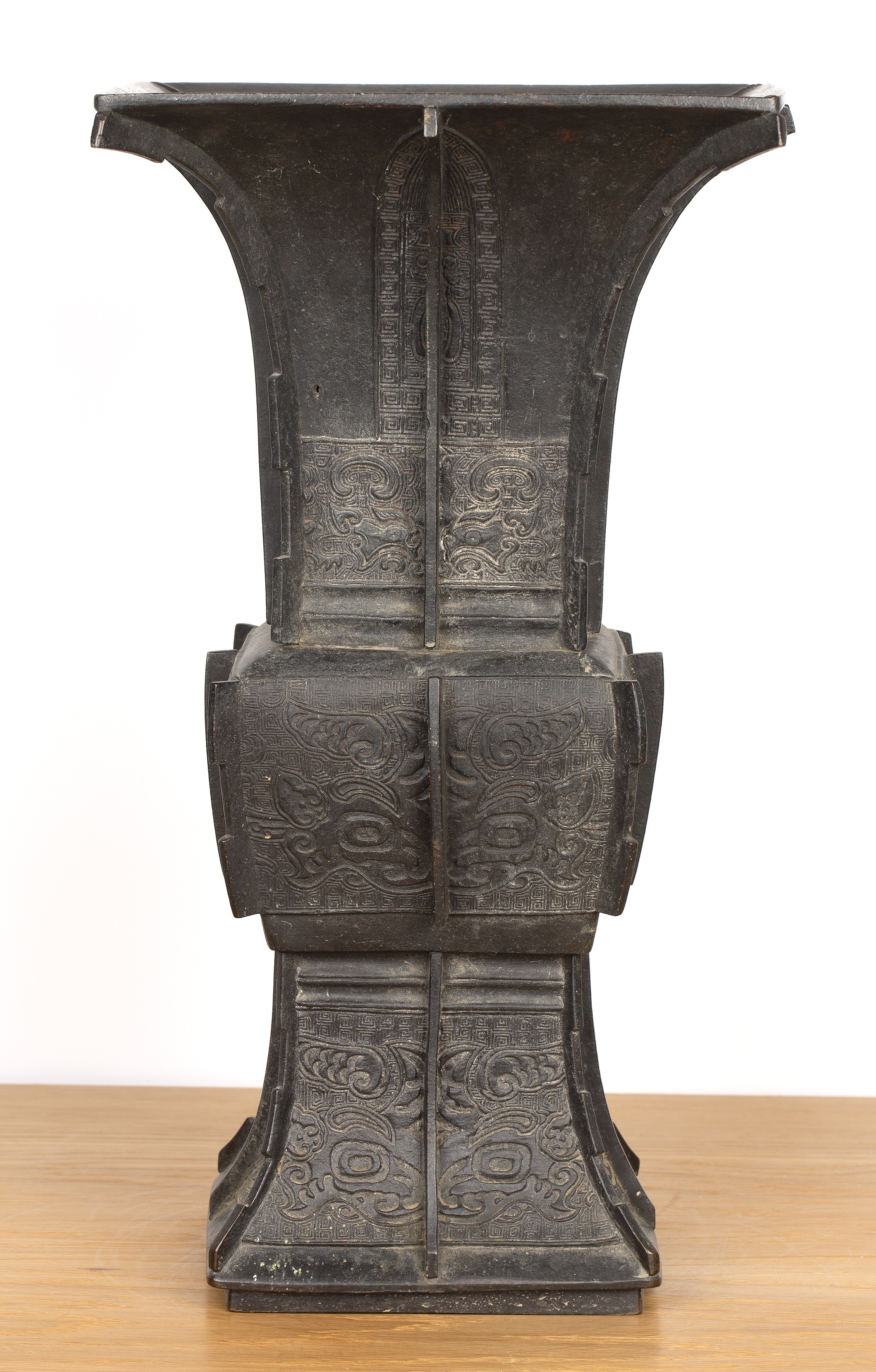 Large bronze archaic Gu form vessel Chinese, 19th Century with raised bands, and panels of taotie - Image 3 of 16