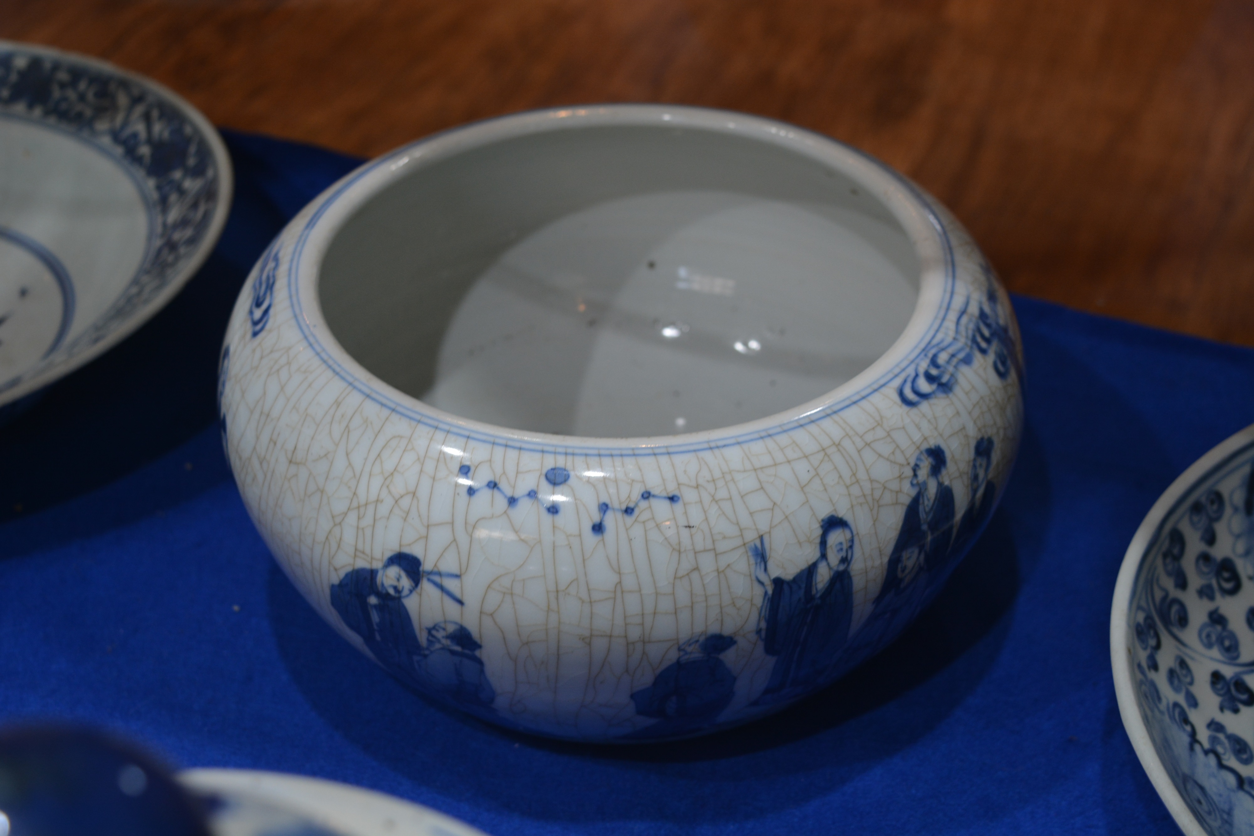 Cracked ice porcelain bowl Chinese, 19th Century painted with scholars around the side, 26cm - Image 11 of 12