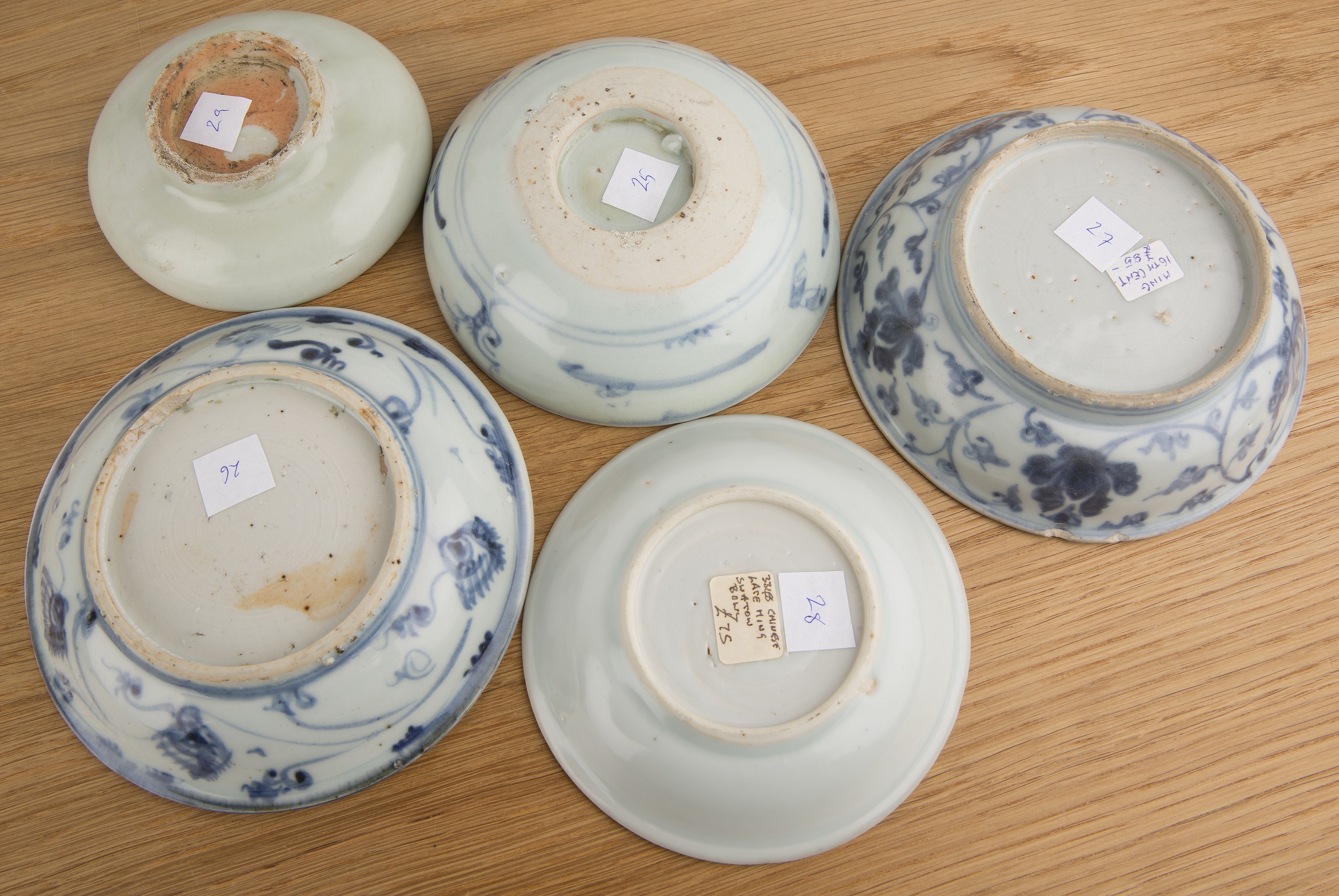 Group of blue and white and celadon porcelain Chinese, Ming and later including a saucer dish - Image 2 of 7
