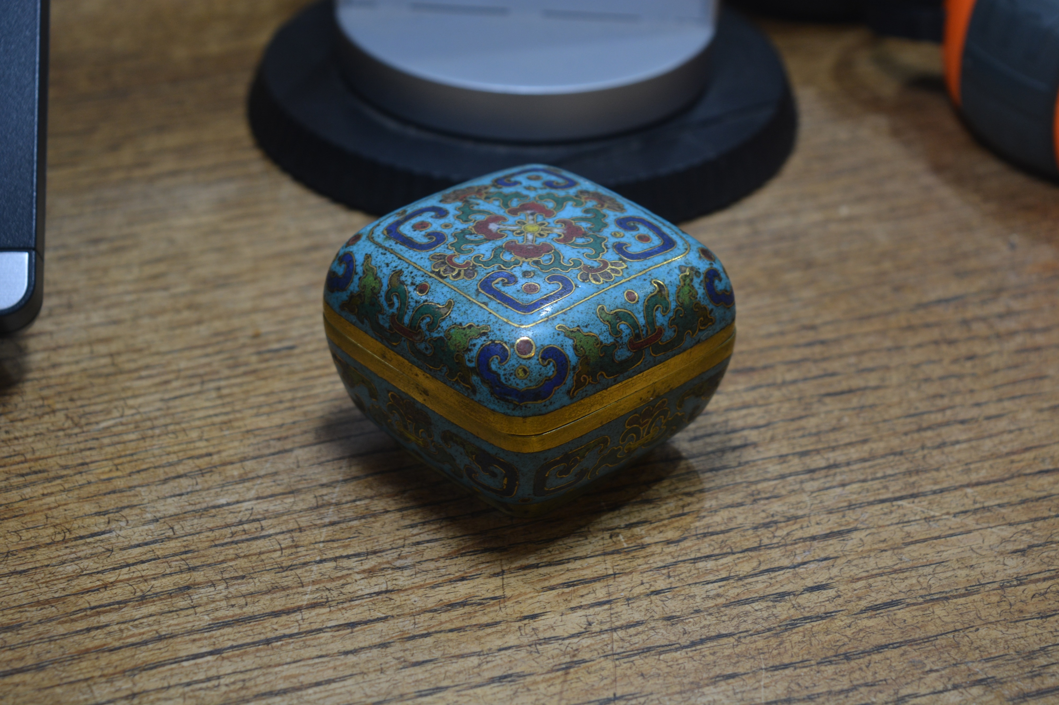 Cloisonné enamel small box Chinese, Qianlong square shaped square box with rounded sides, the - Image 13 of 21