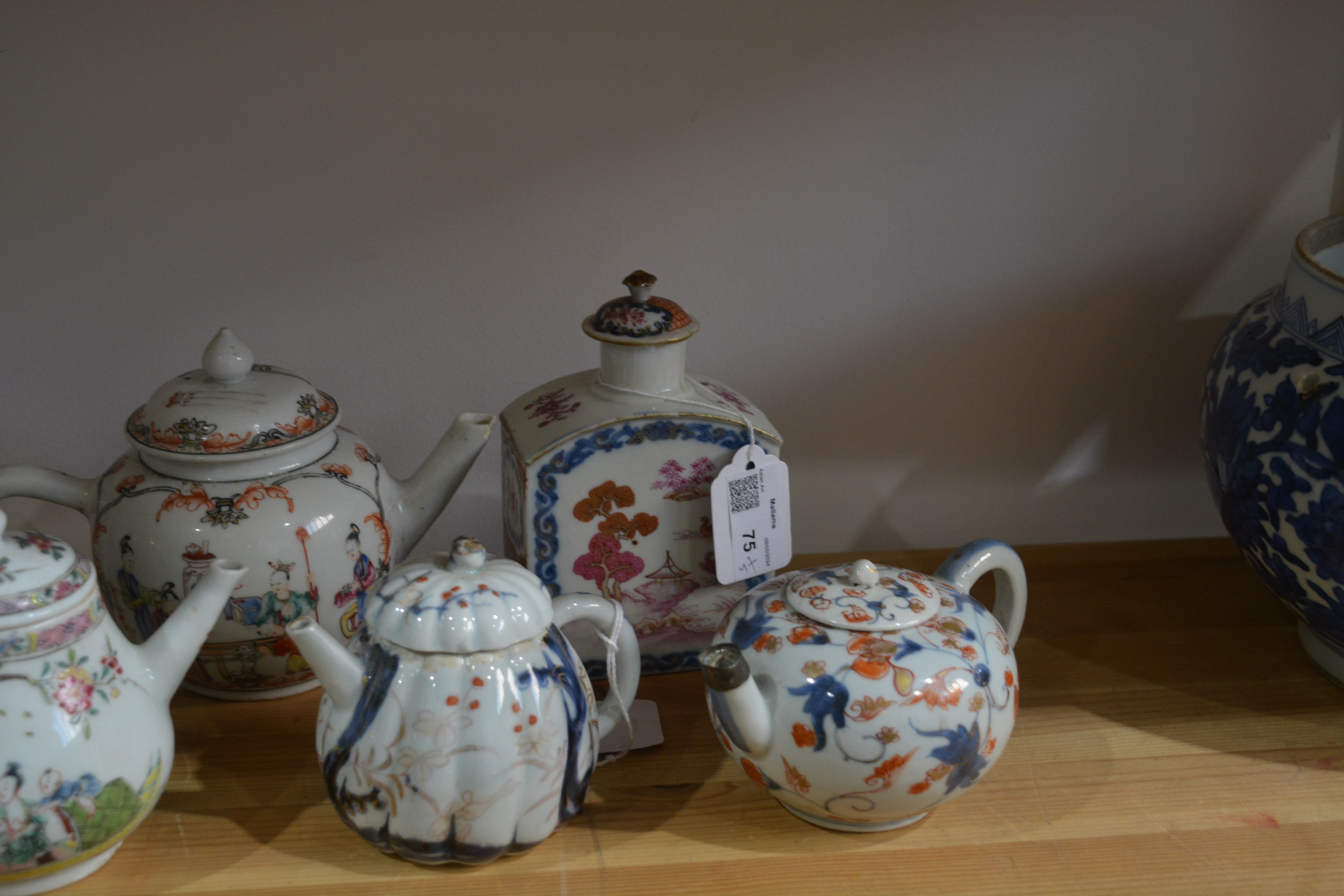 Group of four porcelain teapots and a tea caddy Chinese, 18th Century to include an ovoid teapot, - Image 7 of 11