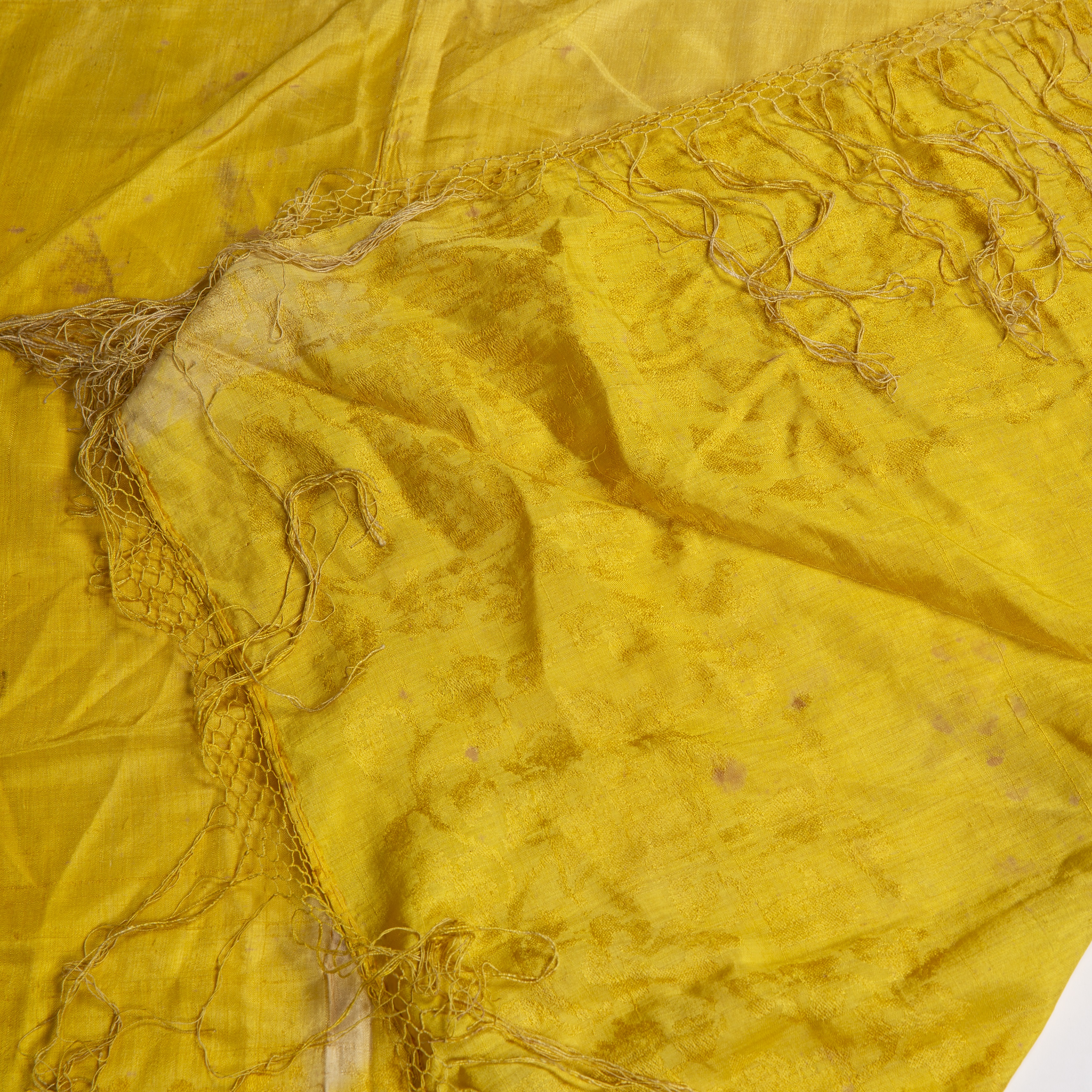 Group of silk textiles Chinese including a blue silk jacket, a yellow silk shawl, a pair of purple - Image 5 of 7