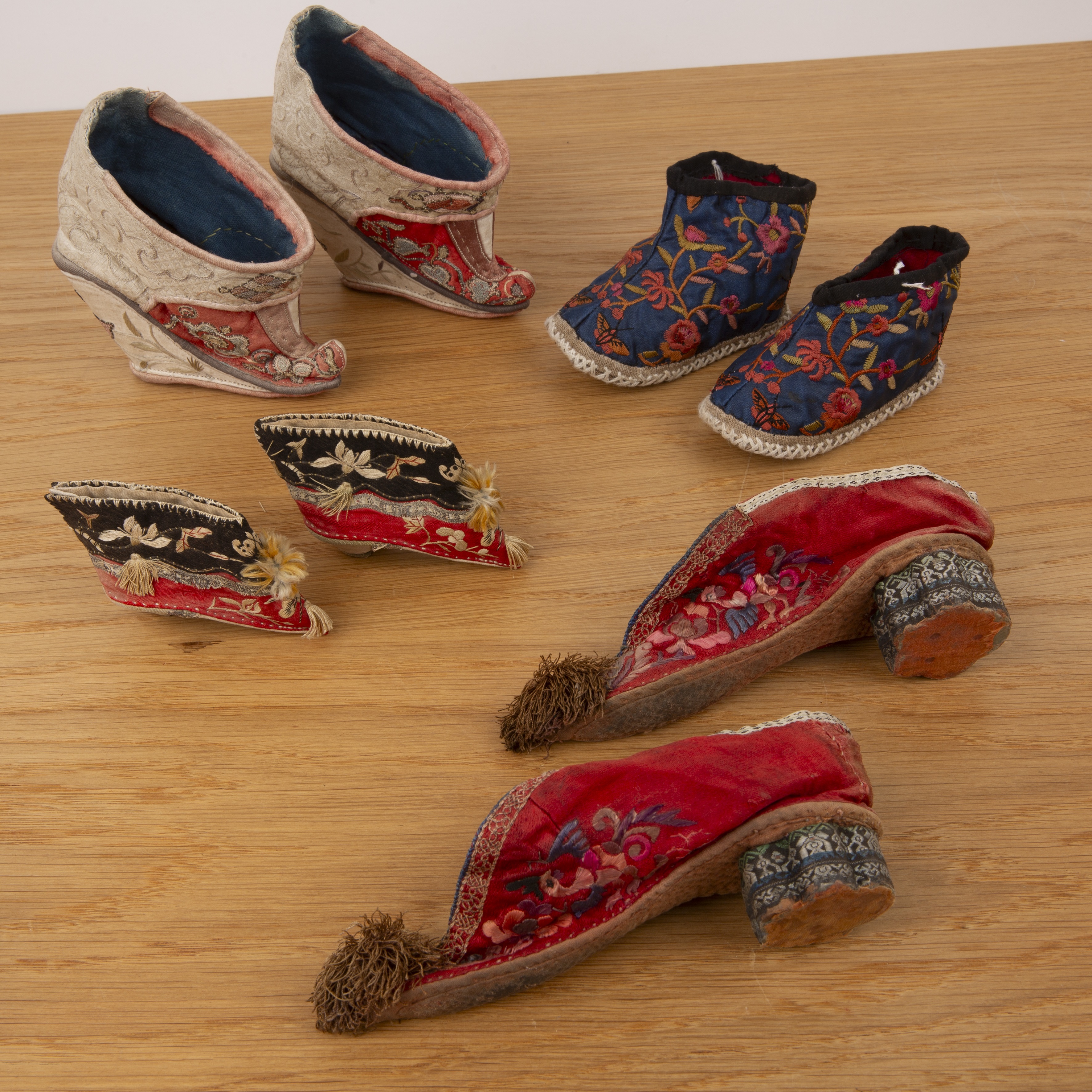 Four pairs of embroidered shoes Chinese set in three later wooden and glass cases, two cases 39. - Image 2 of 13