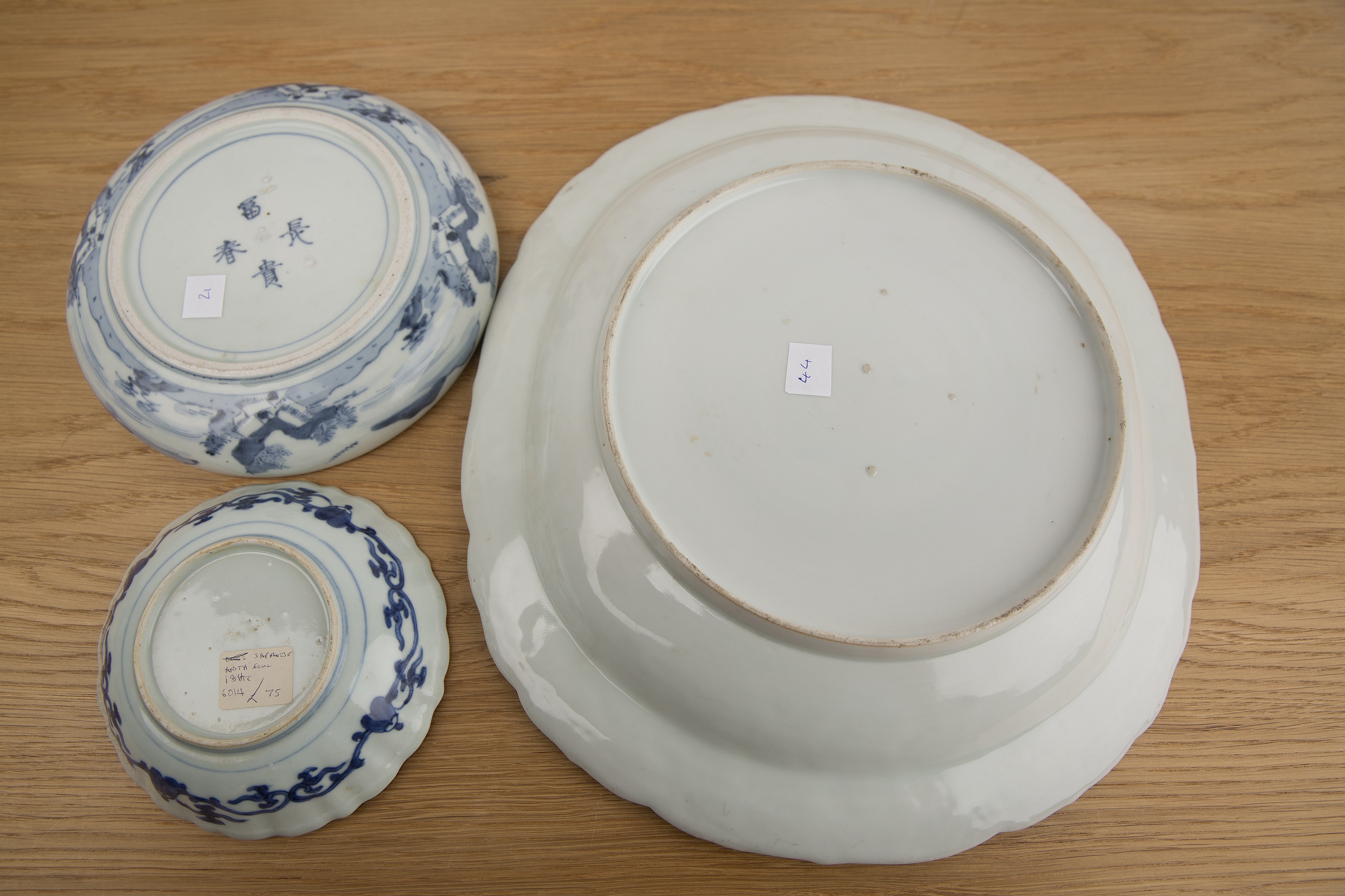 Group of four pieces Japanese including a tokkuri with panels of figures, 22cm, an oval dish with - Image 5 of 6