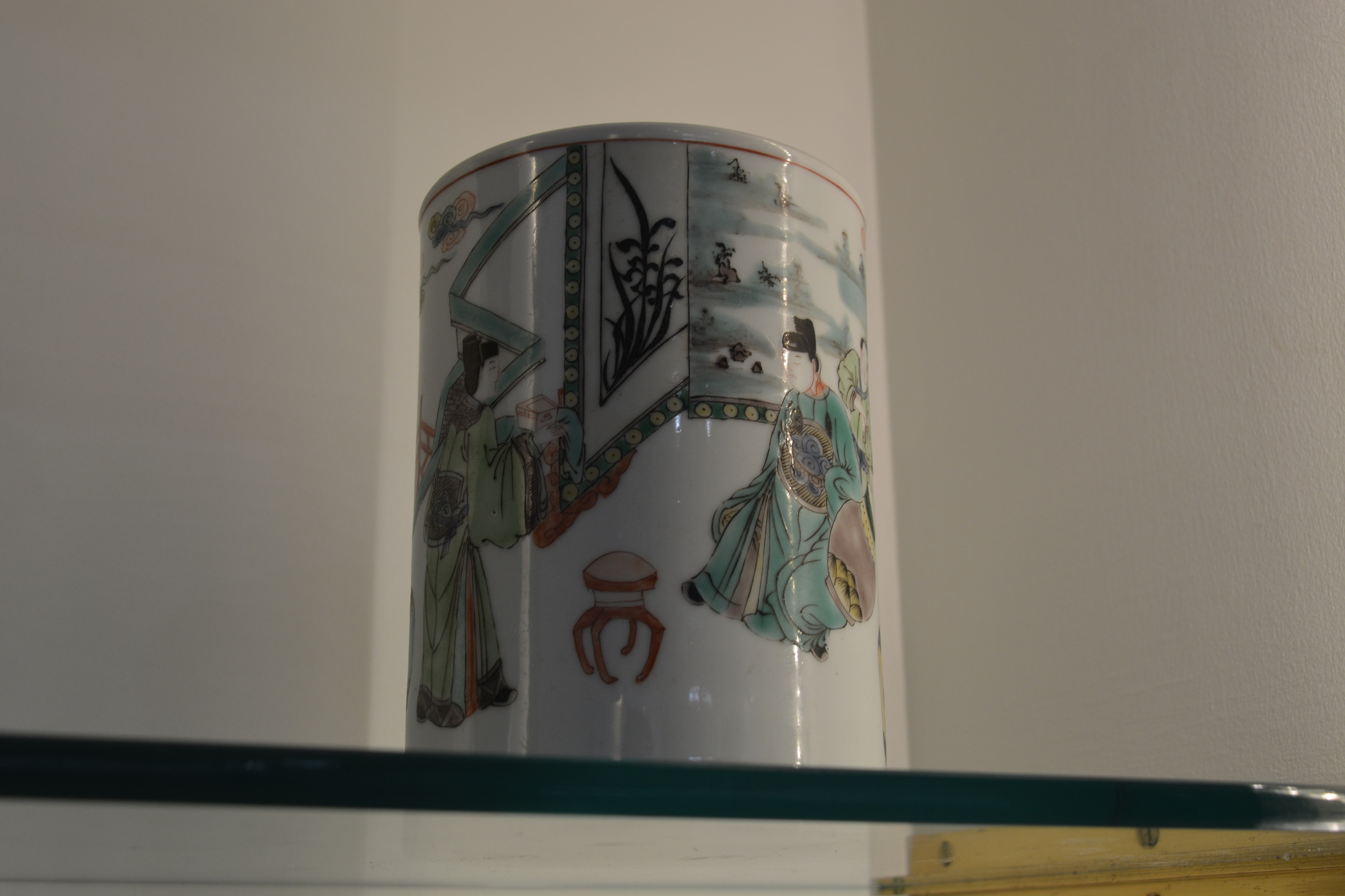 Famille verte brush pot Chinese, 19th Century with a painted interior scene and a god, 15.5cm high x - Image 9 of 10