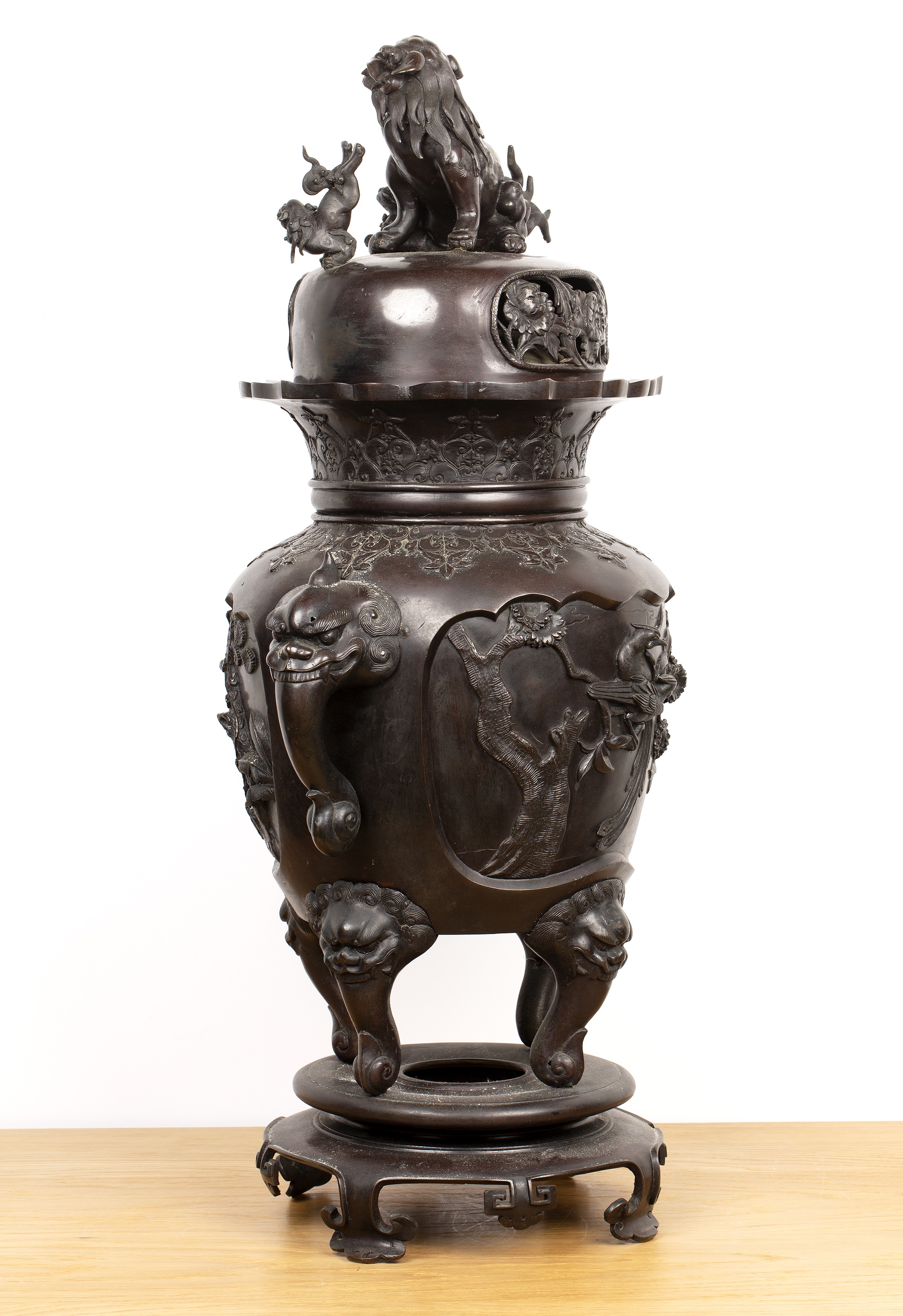Large bronze vase and cover Japanese, late 19th Century decorated with panels of birds and - Image 3 of 6