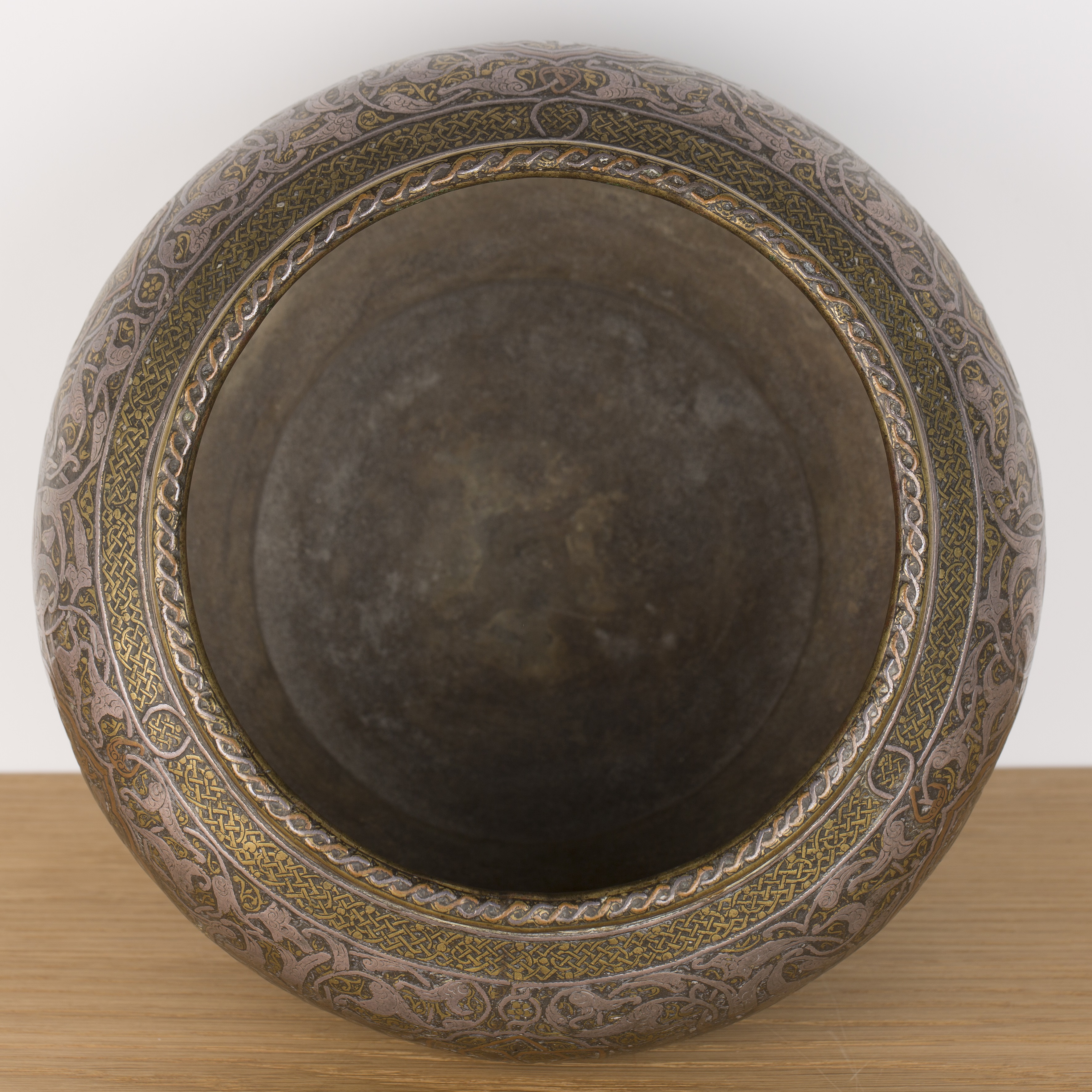 Silver and copper inlaid brass bowl Mamluk revival, 19th/early 20th Century with engraved - Image 3 of 4