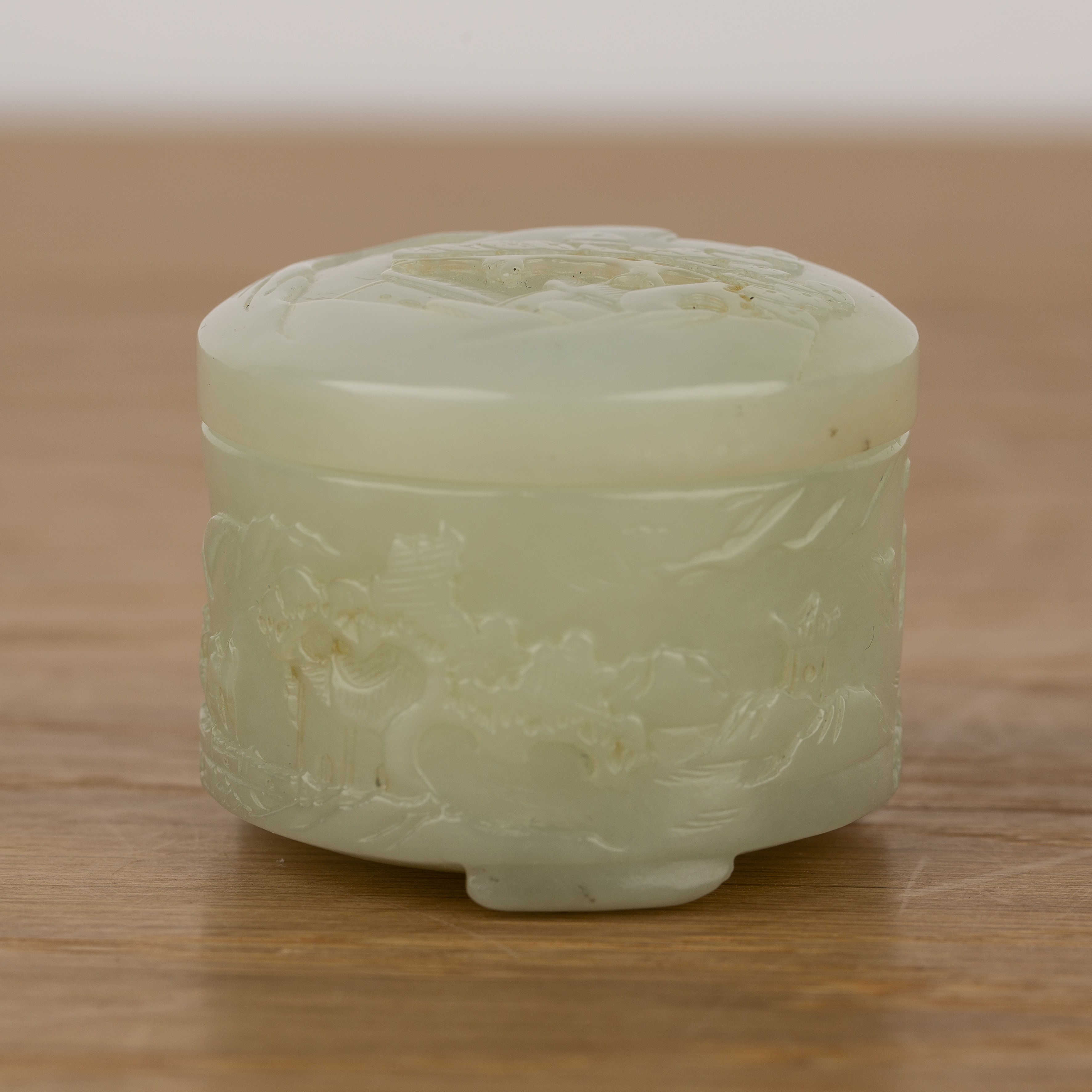 Jade small box and cover Chinese carved with a landscape scene, figures and pavilions, on three feet - Image 5 of 8