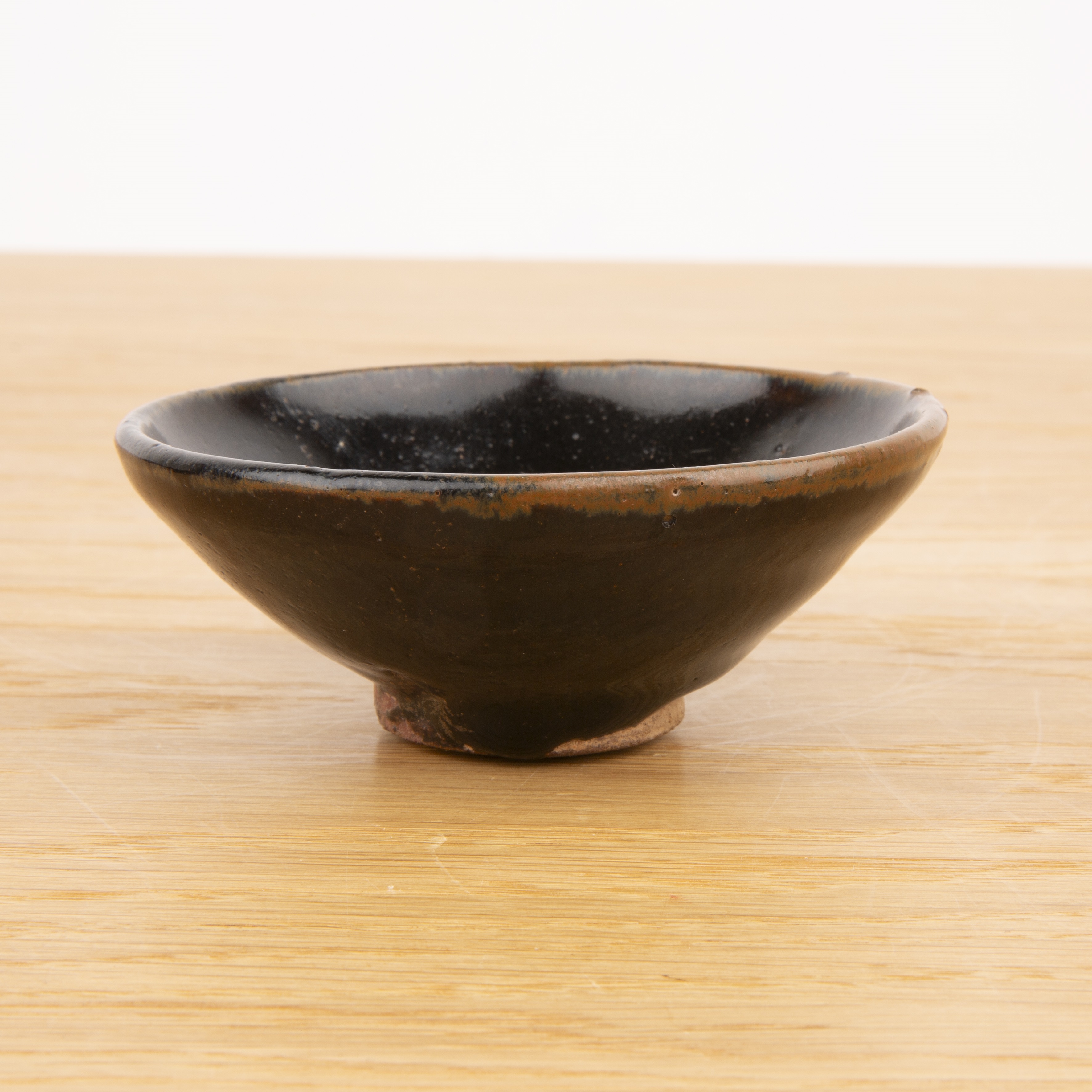 Tenmoku glaze small tea bowl Chinese of tapering plain form, with a small wooden stand, 9cm diameter - Image 3 of 5