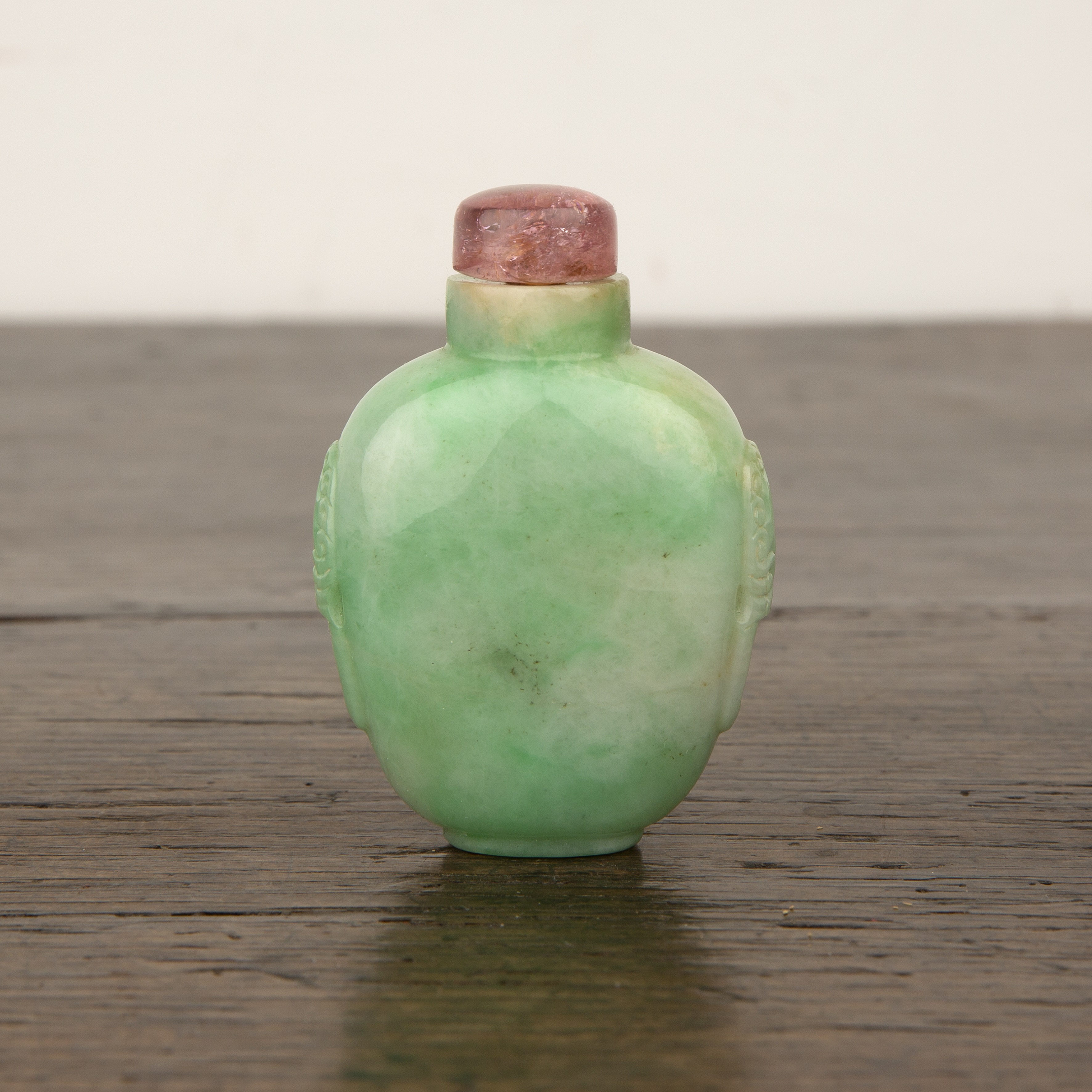 Green and white mottled jadeite snuff bottle Chinese, 1780-1850 well hollowed and of flattened ovoid - Image 2 of 12