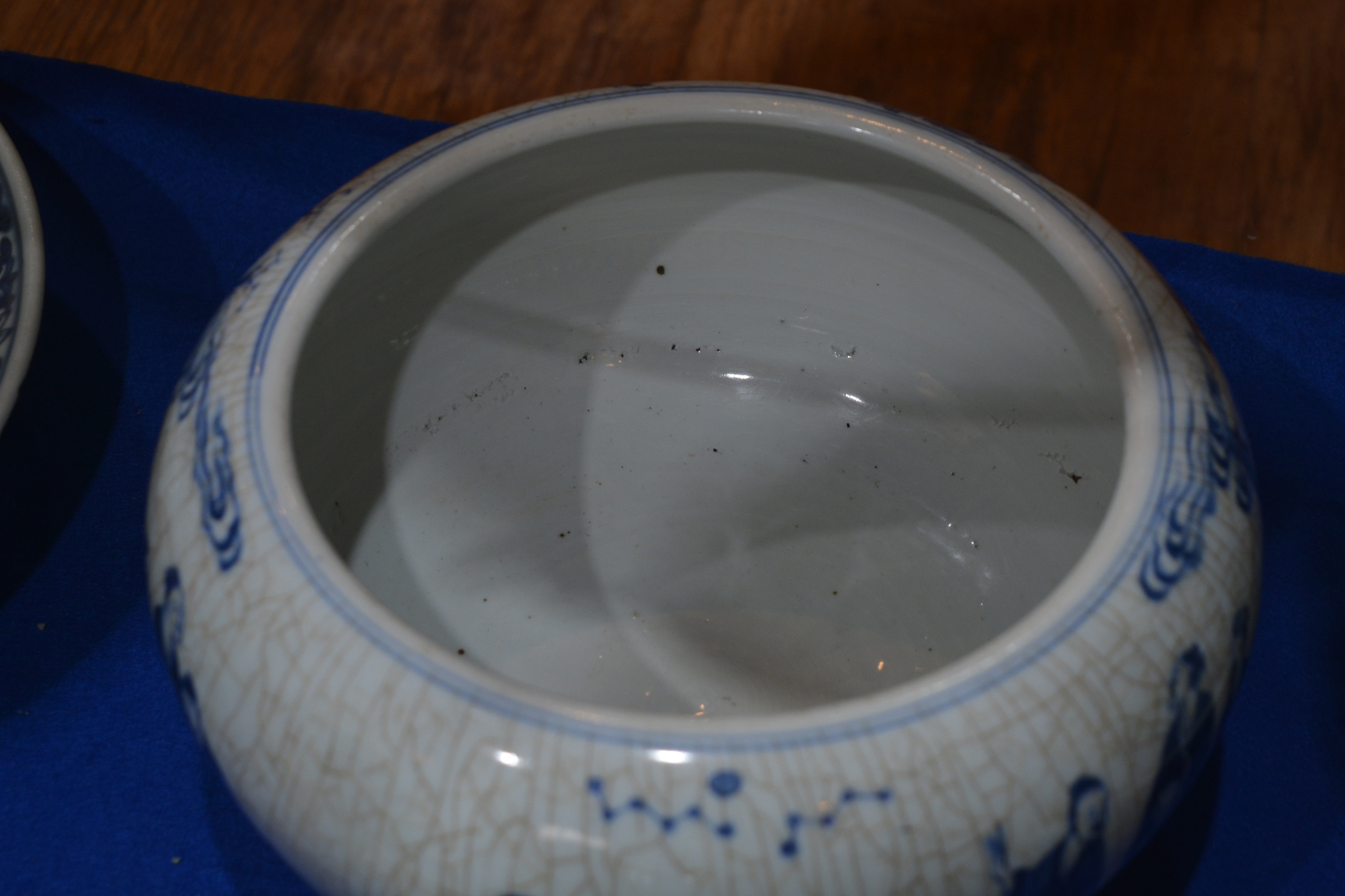 Cracked ice porcelain bowl Chinese, 19th Century painted with scholars around the side, 26cm - Image 6 of 12