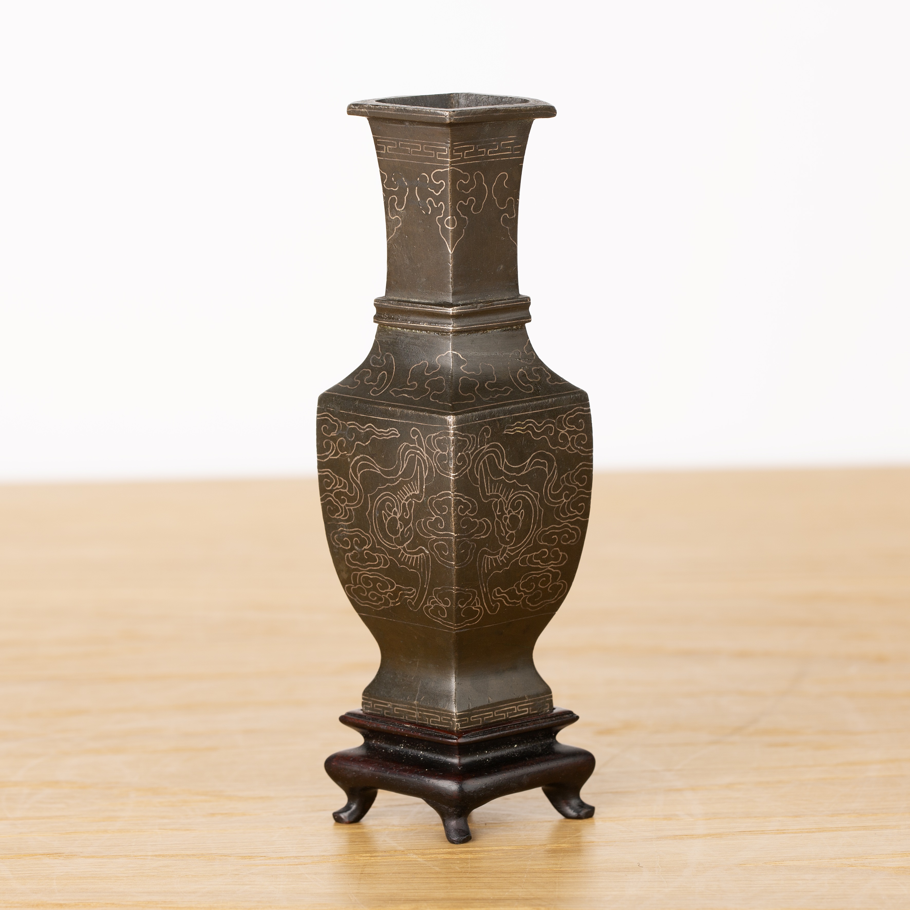 Miniature bronze inlaid archaic form vessel Chinese, late 19th Century signed Shisou, decorated with - Image 2 of 3