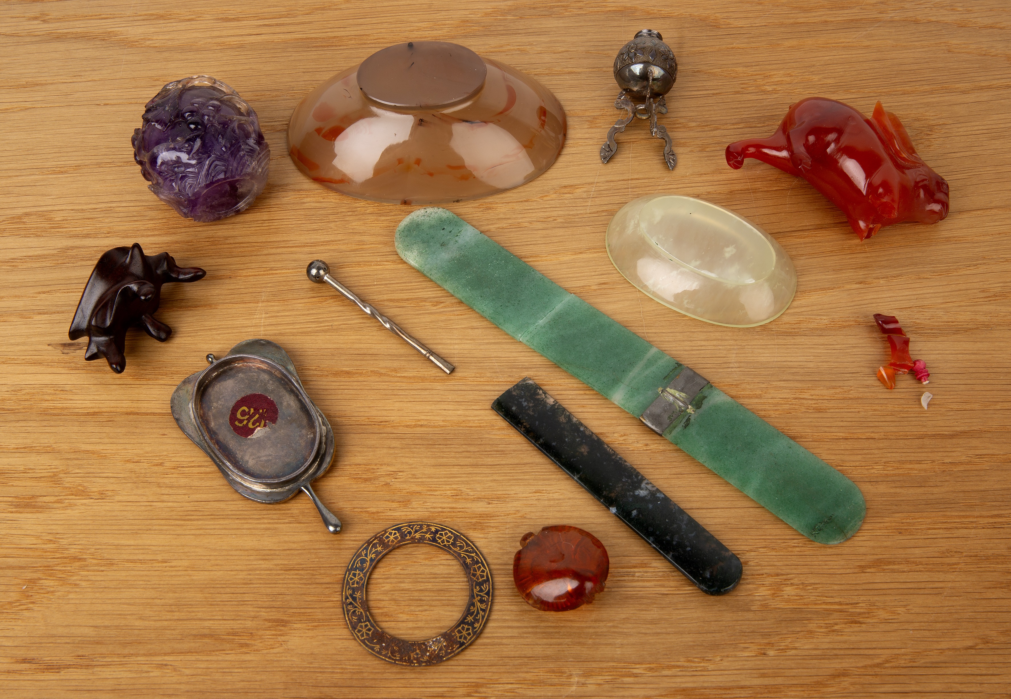 Group of pieces Chinese including an agate oval brush washer, 11cm x 7.6cm, an amethyst carved snuff - Image 2 of 2