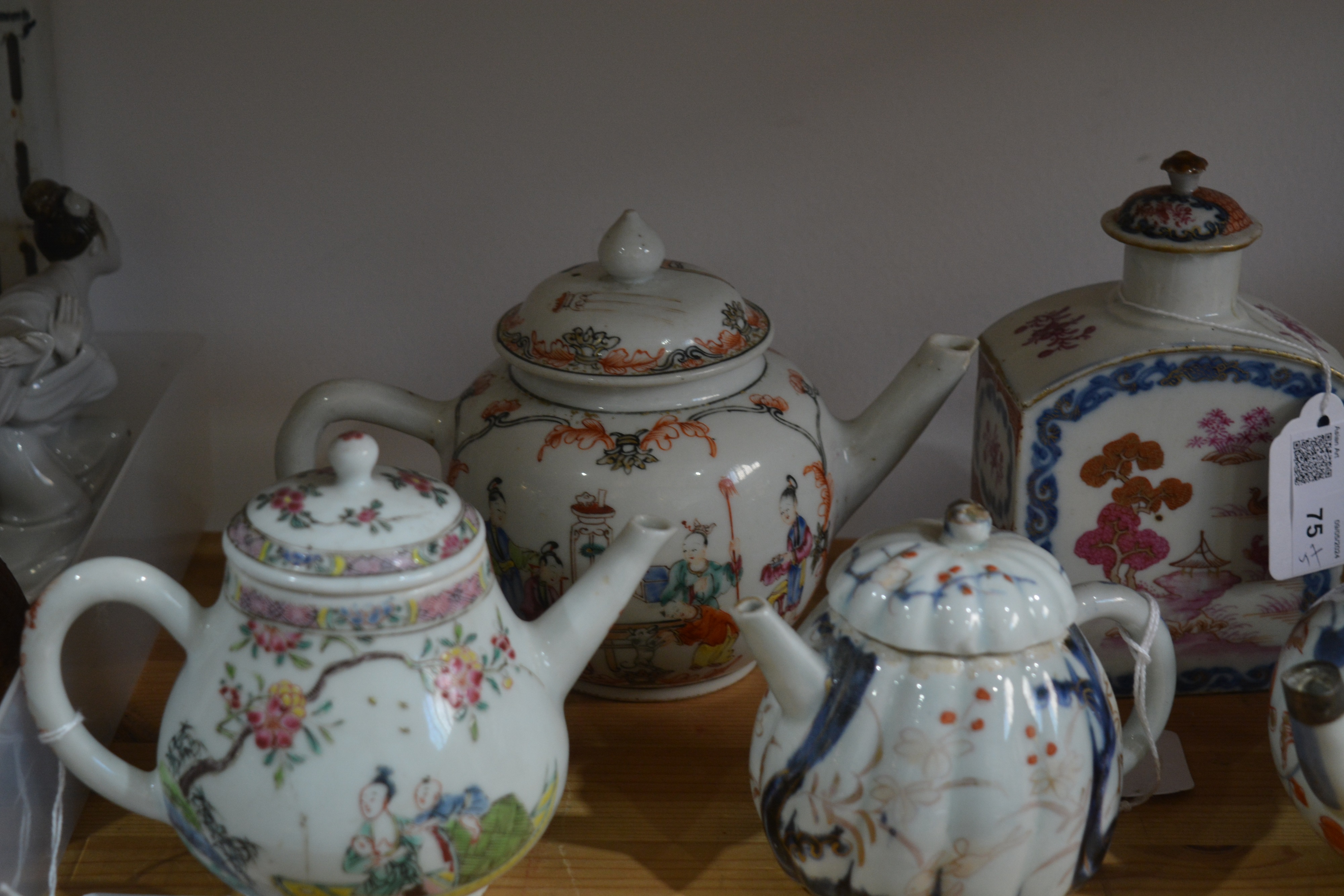 Group of four porcelain teapots and a tea caddy Chinese, 18th Century to include an ovoid teapot, - Image 6 of 11
