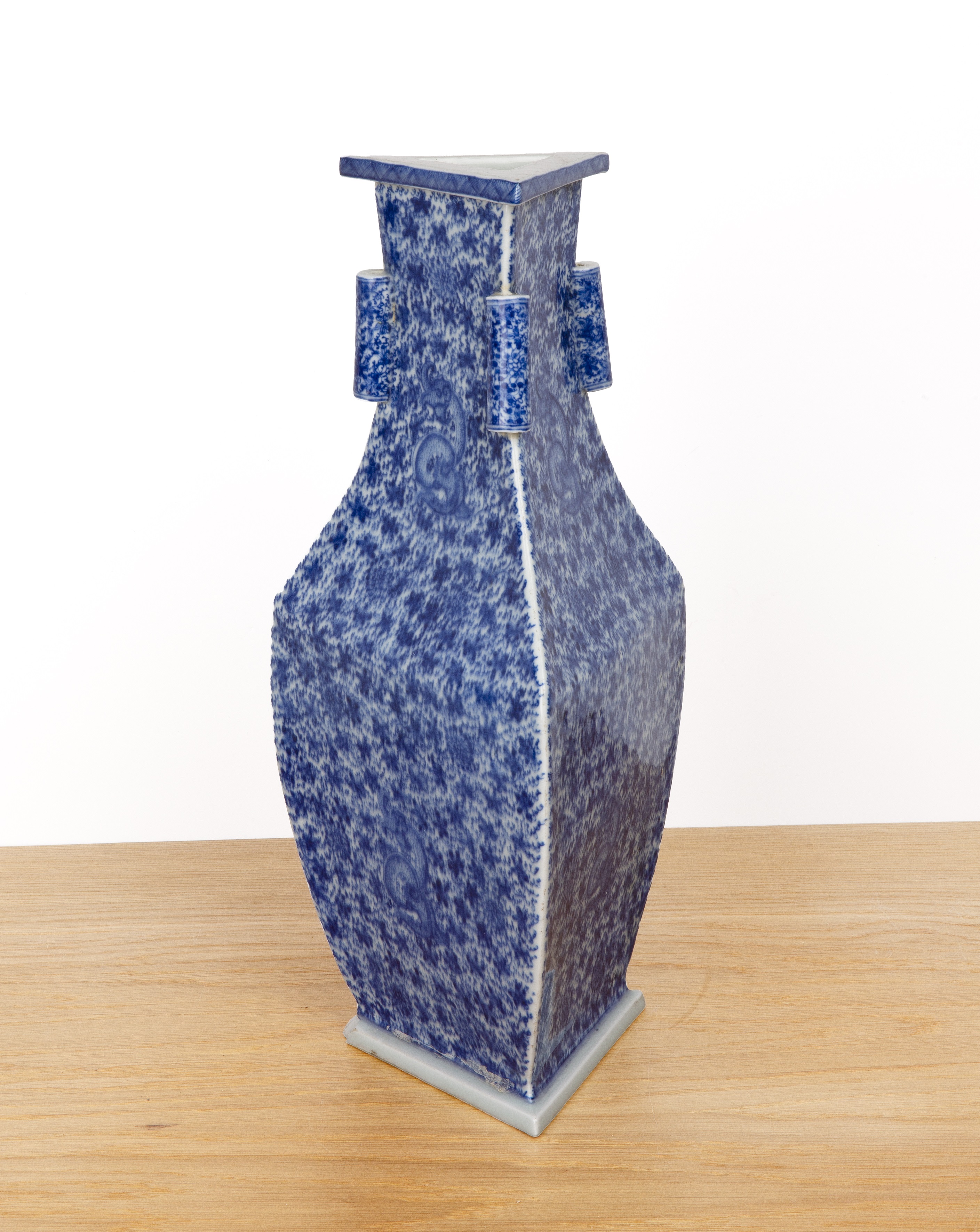 Triangular blue and white porcelain vase Chinese, 19th Century with raised cylindrical rings to