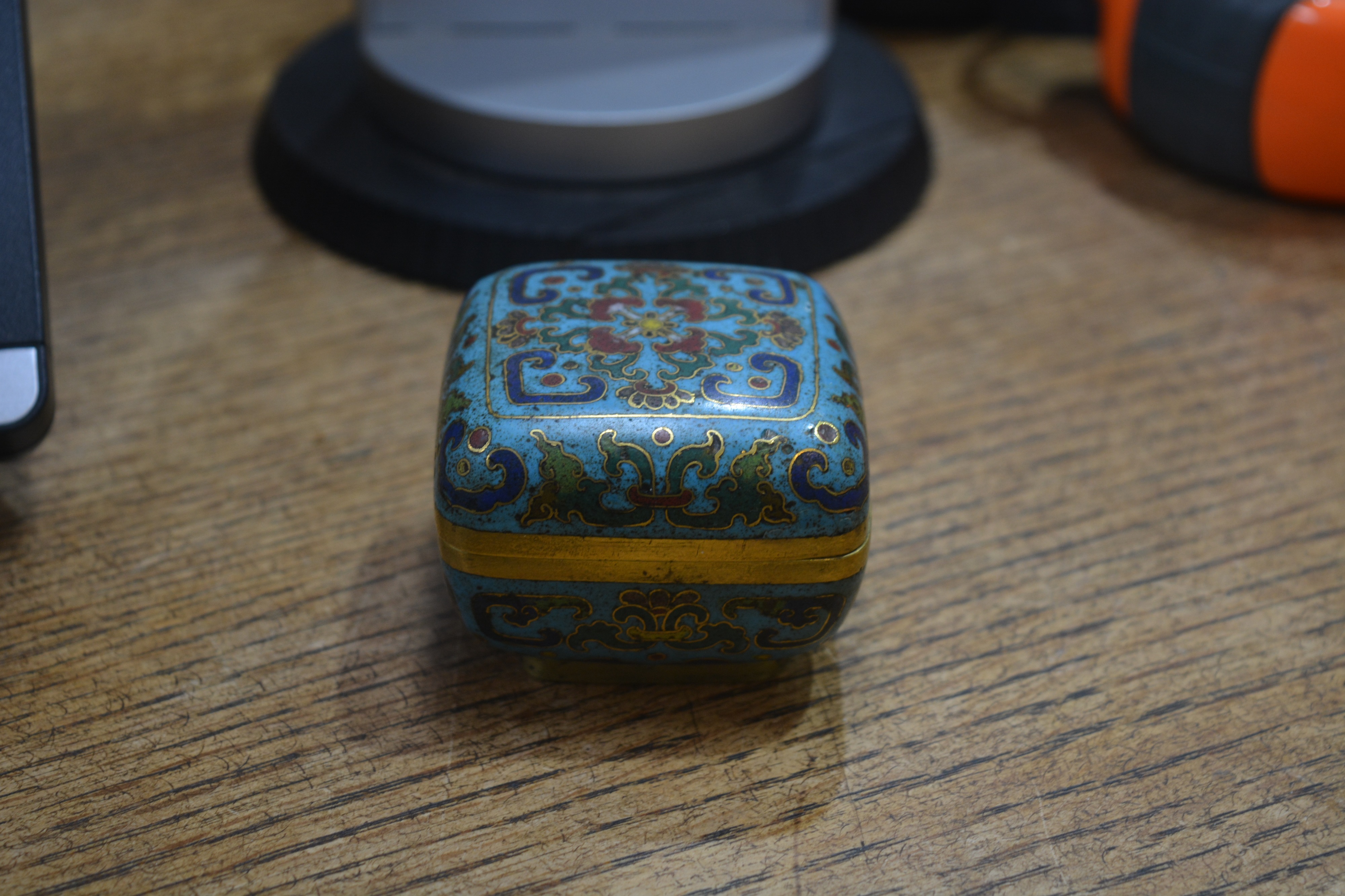 Cloisonné enamel small box Chinese, Qianlong square shaped square box with rounded sides, the - Image 10 of 21