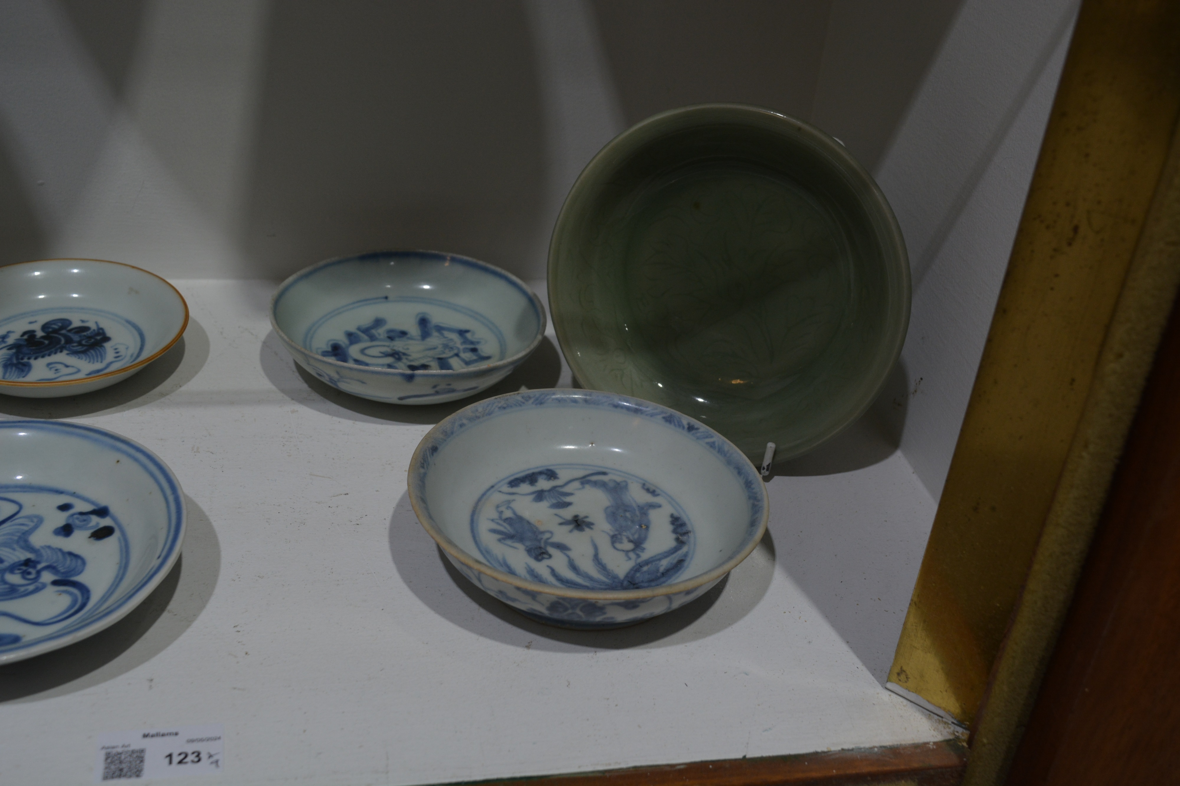 Group of blue and white and celadon porcelain Chinese, Ming and later including a saucer dish - Image 7 of 7