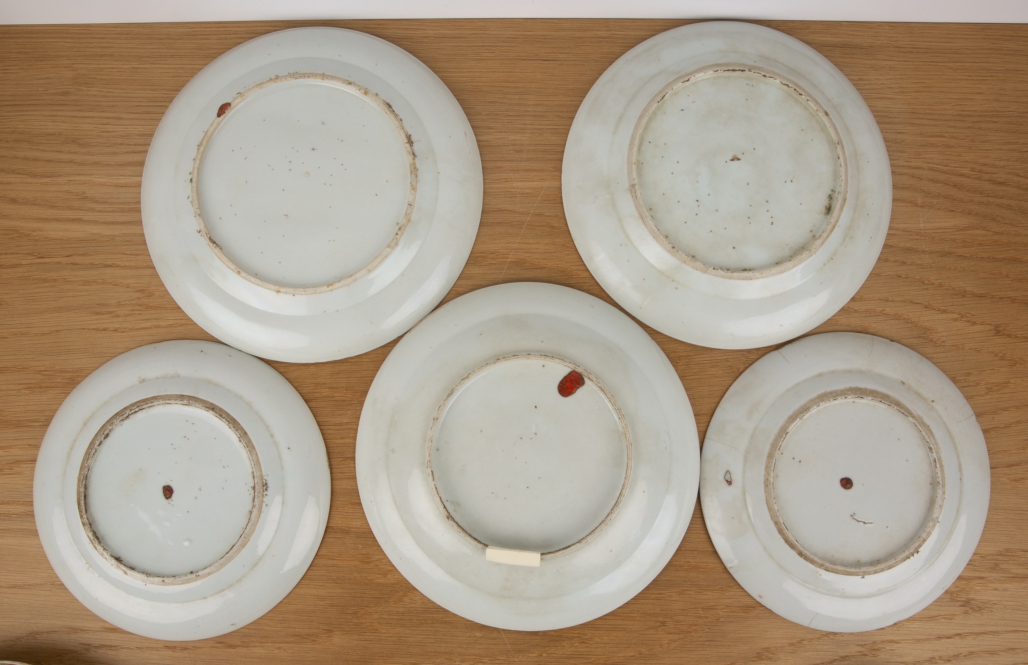 Group of Cantonese porcelain Chinese, late 19th Century to include an oval tureen, cover and - Image 3 of 5