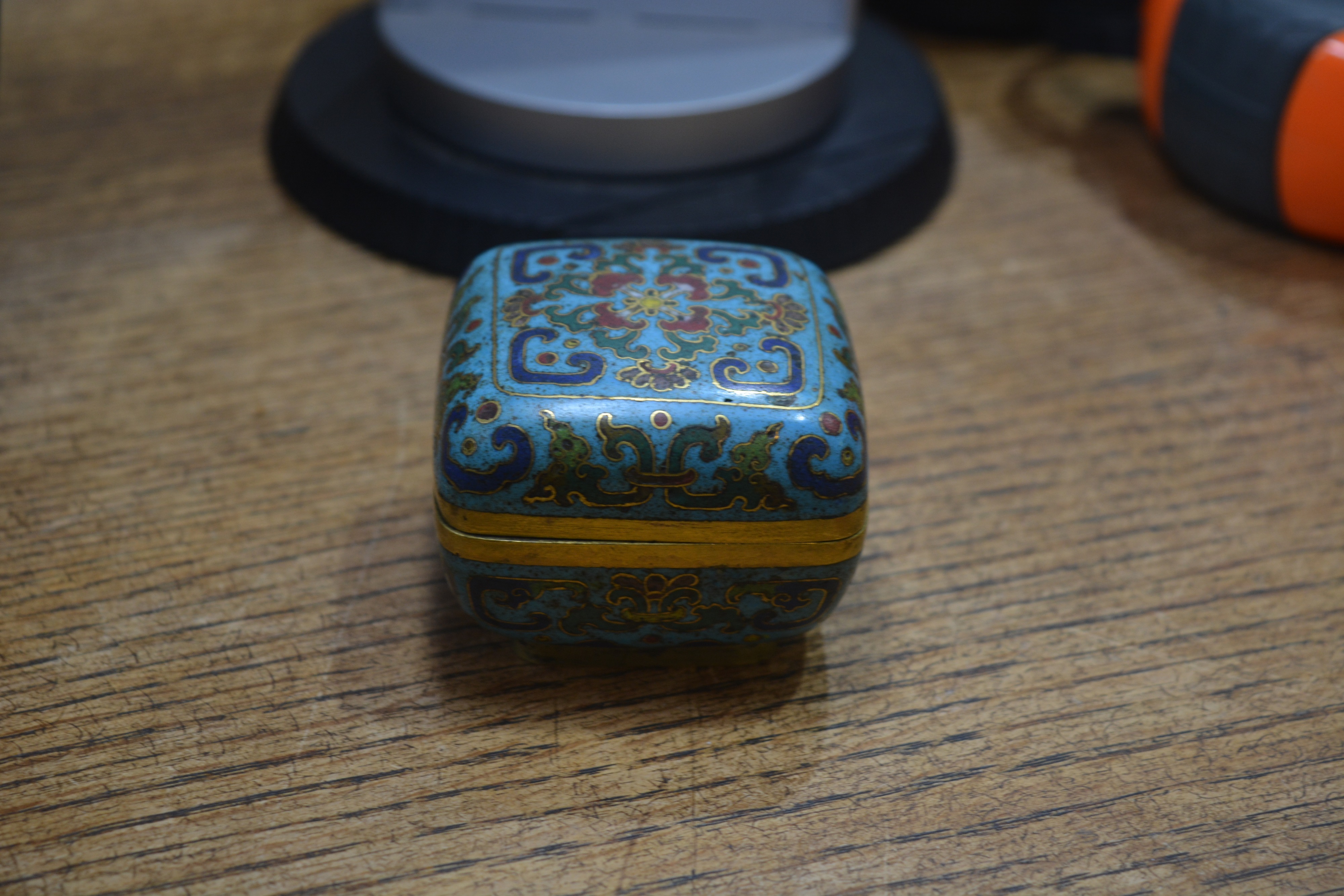 Cloisonné enamel small box Chinese, Qianlong square shaped square box with rounded sides, the - Image 12 of 21