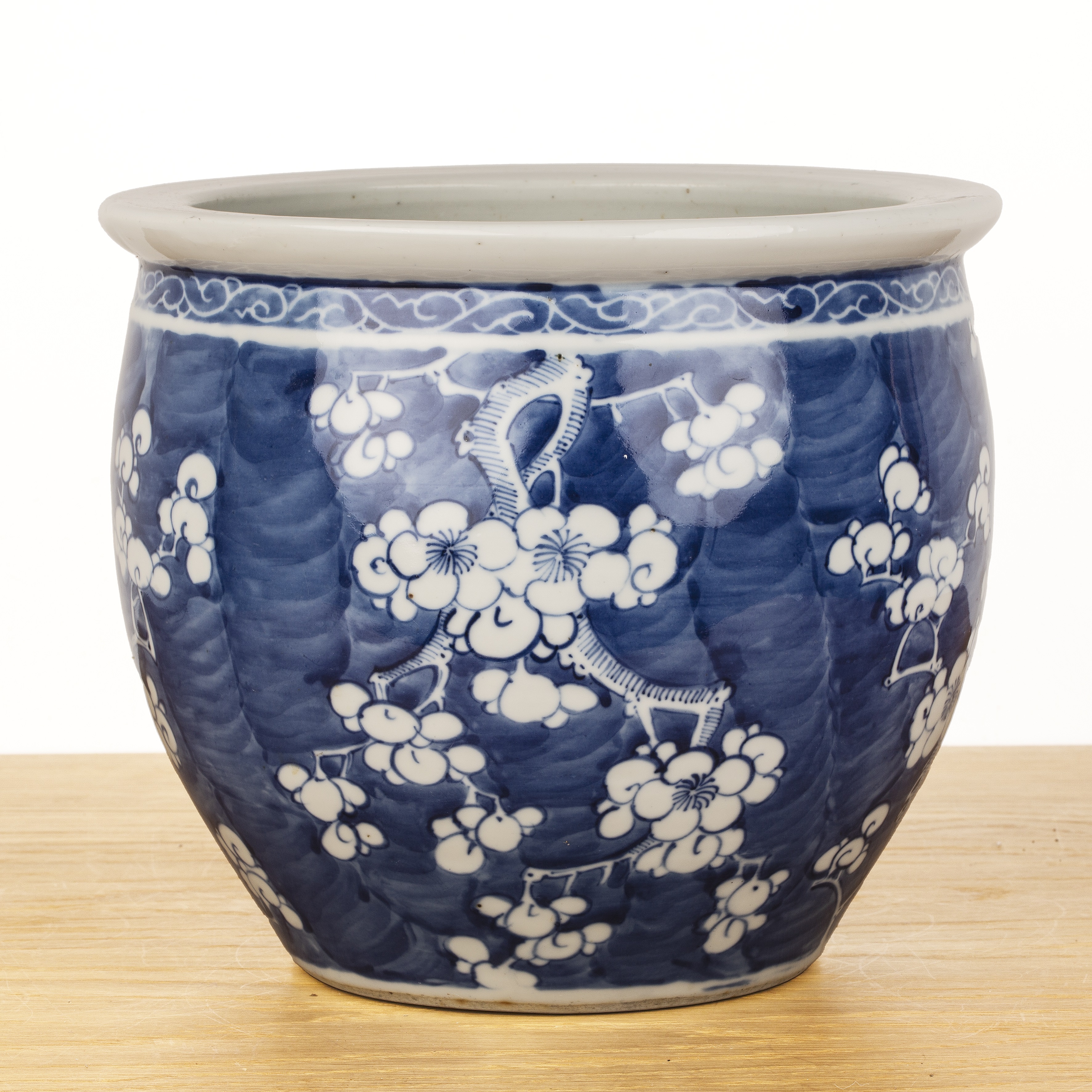 Blue and white small fish tank Chinese, 19th Century painted with prunus blossom, 26cm diameter x - Image 2 of 3