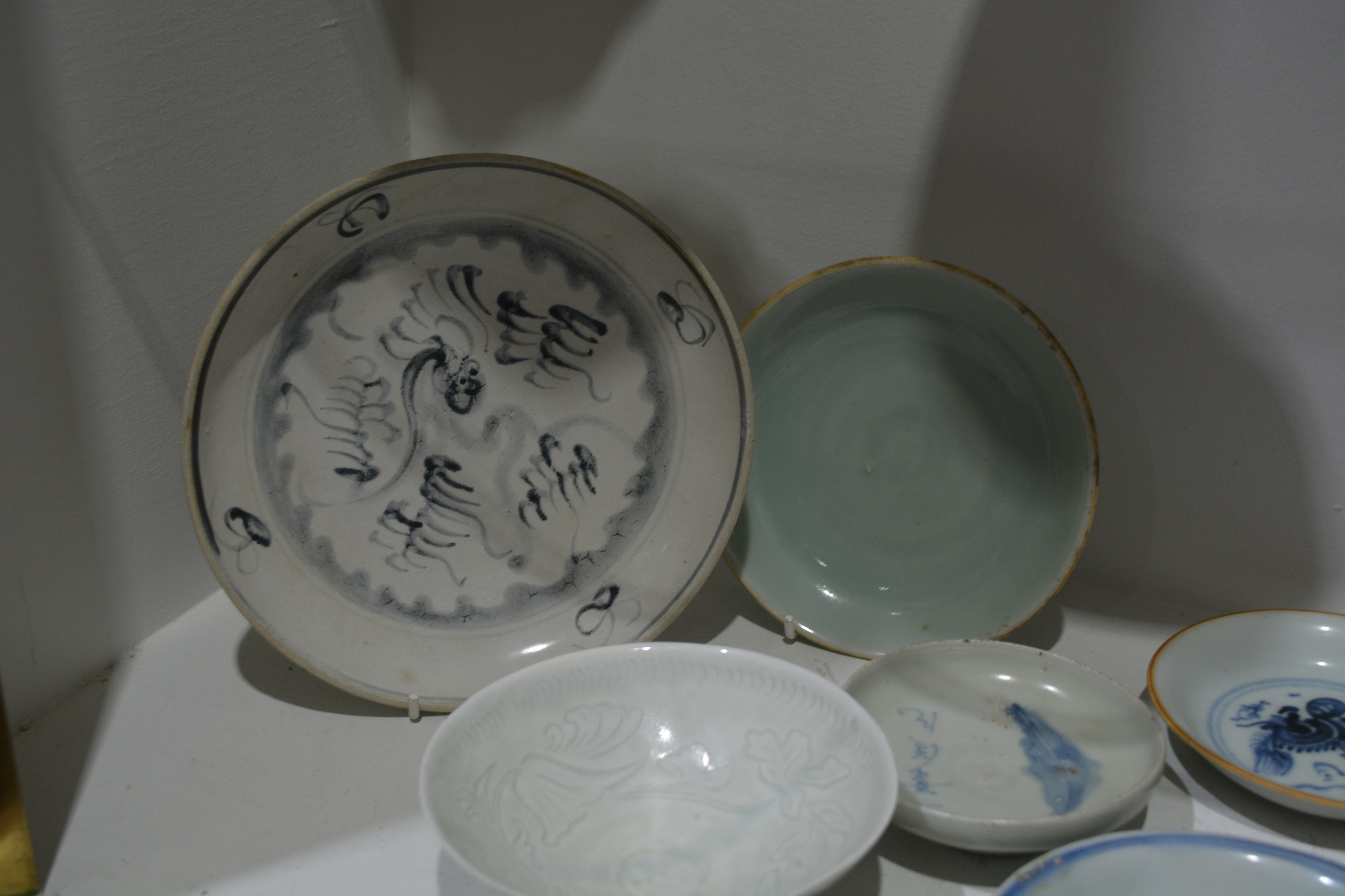 Group of blue and white and celadon porcelain Chinese, Ming and later including a saucer dish - Image 6 of 7