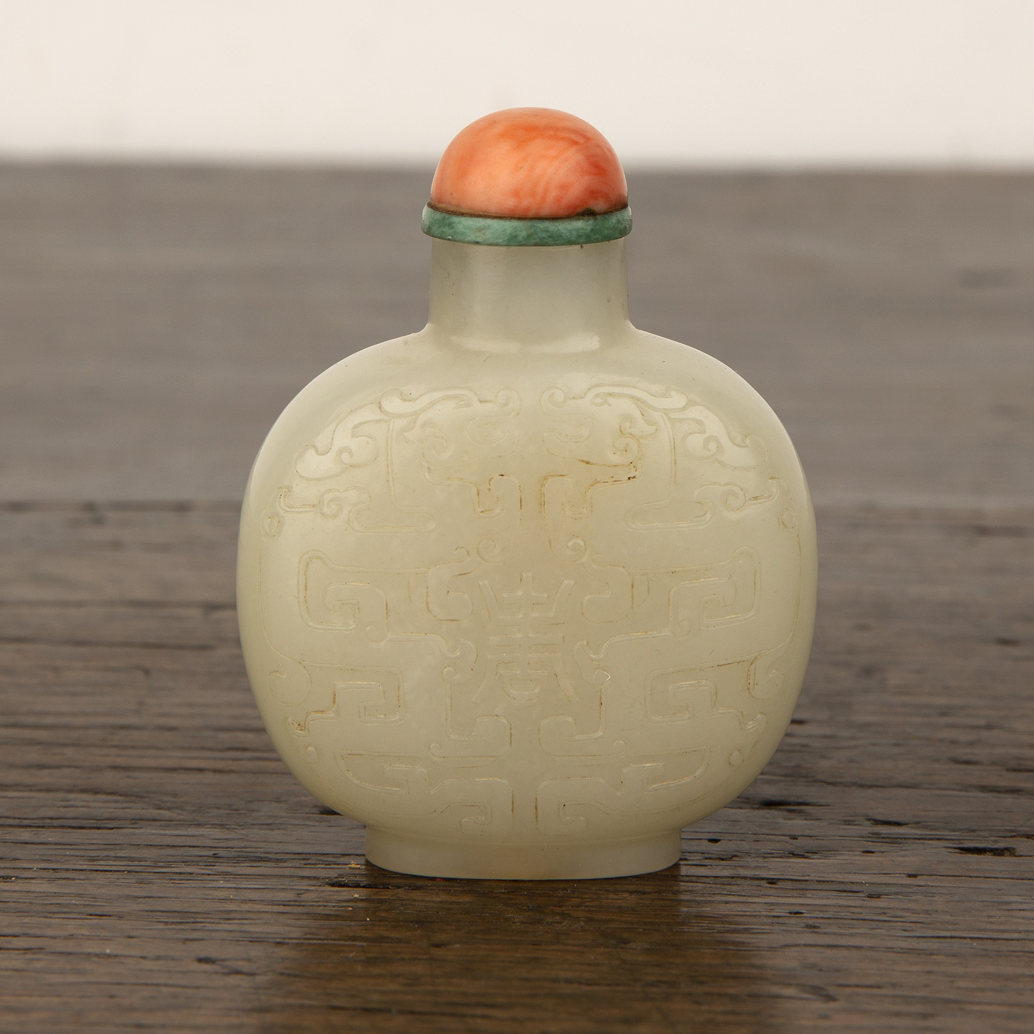Greyish white nephrite jade snuff bottle Chinese, 1750-1780 of well hollowed flattened rounded - Image 3 of 12