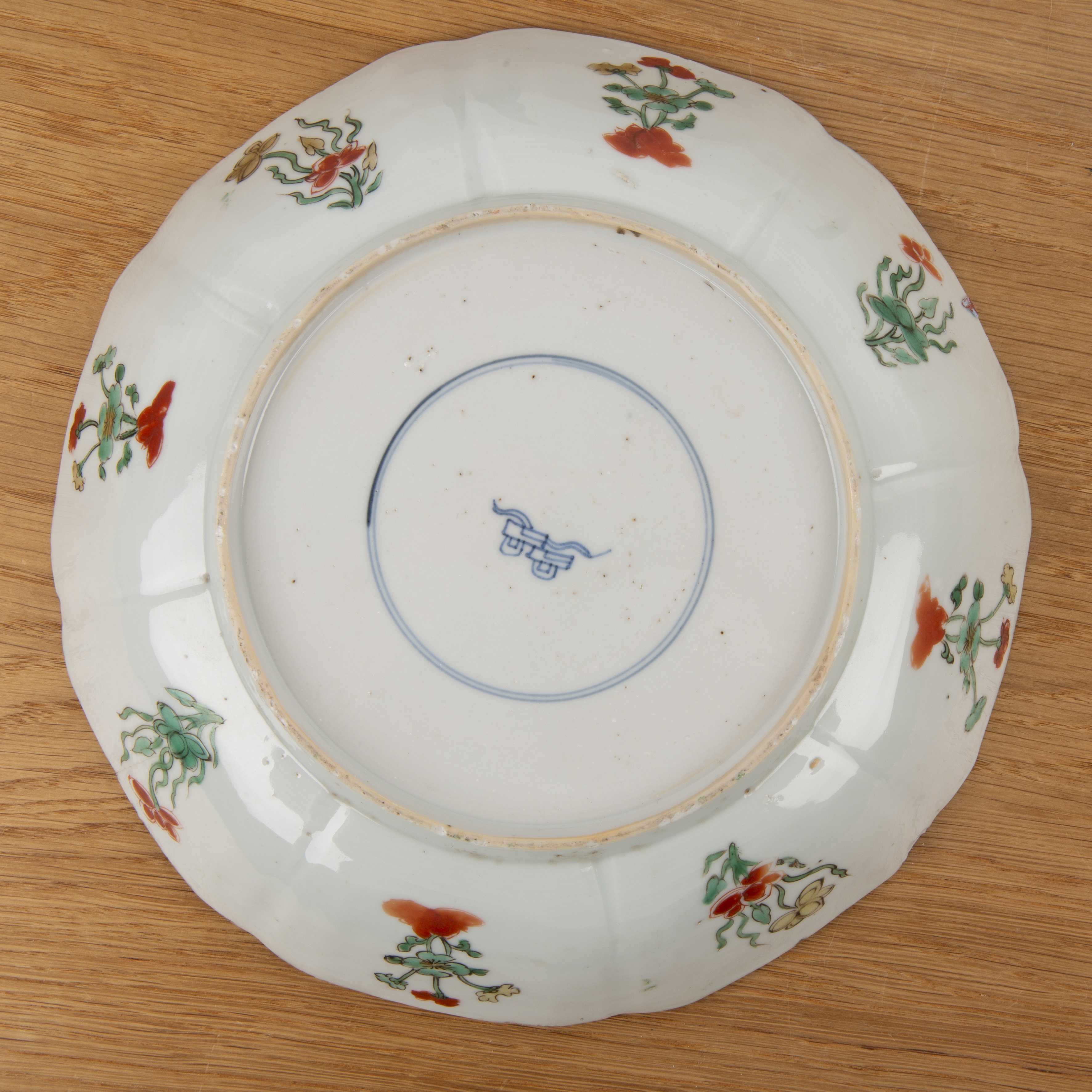 Polychrome shallow dish Chinese, Kangxi painted with a central panel and flowers around the side, - Image 2 of 4