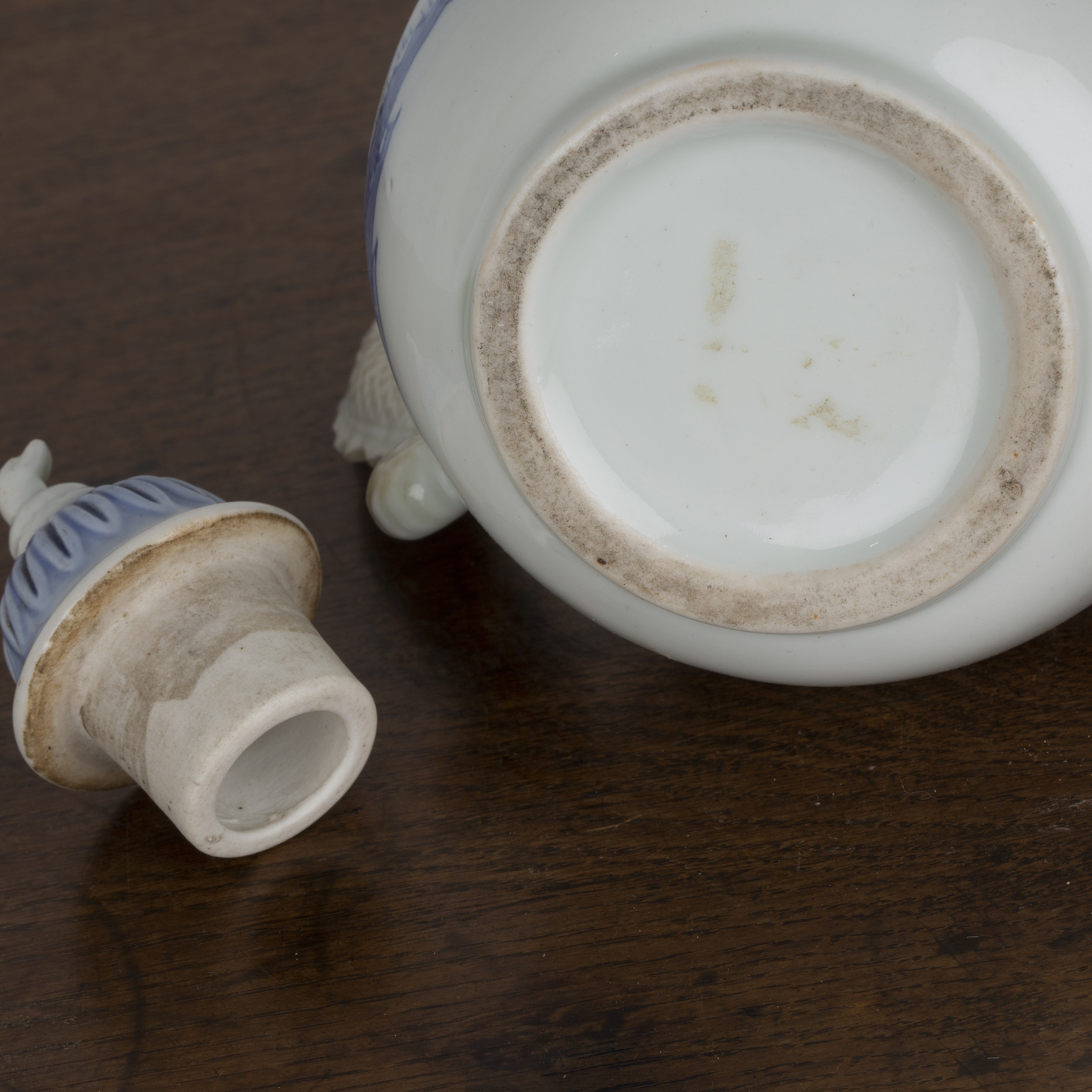 Blue and white porcelain double gourd teapot Japanese, 19th Century with a dragon handle and - Image 3 of 4