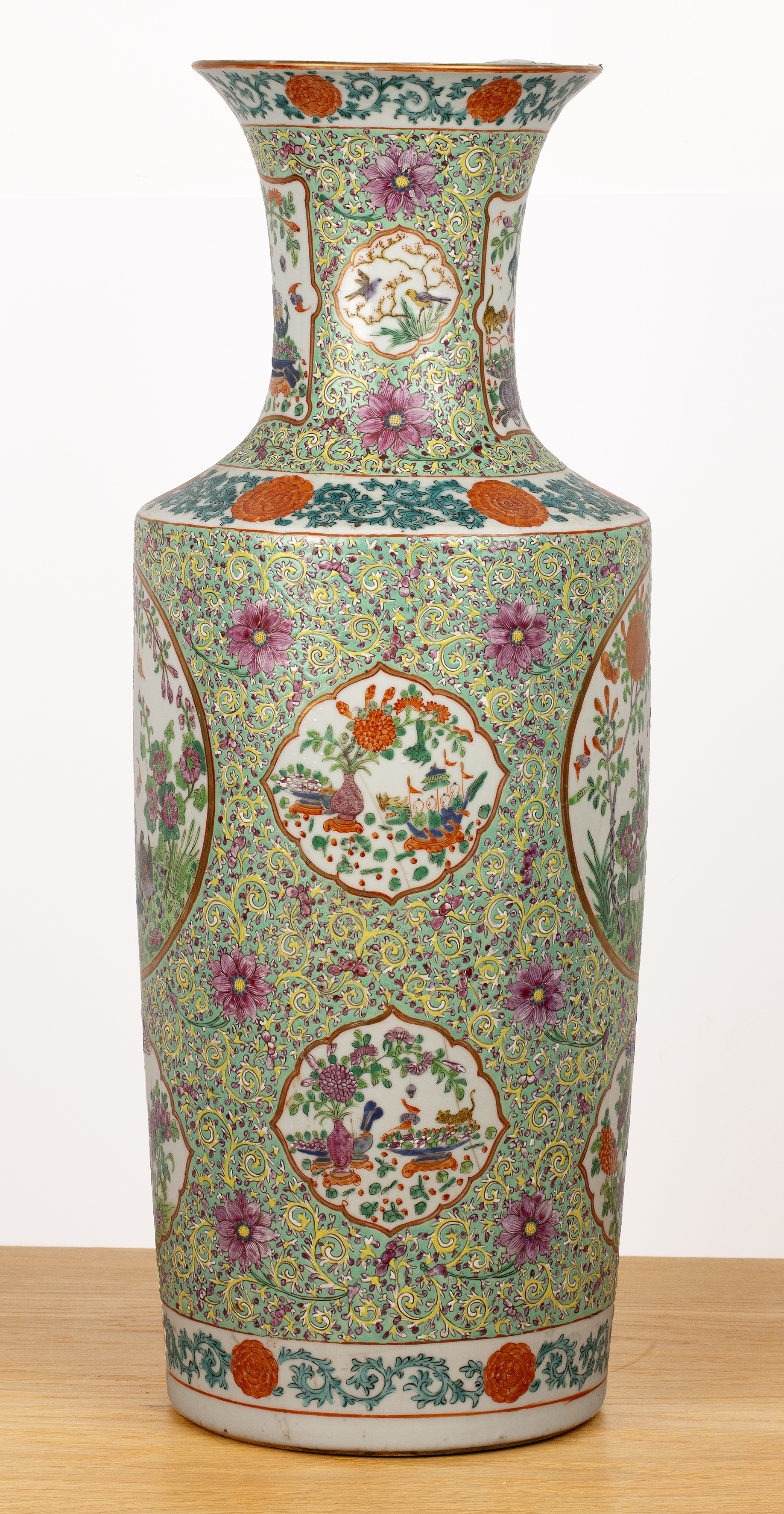 Large famille verte porcelain vase Chinese, 19th Century painted with panels of cockerels, flowers - Bild 4 aus 6