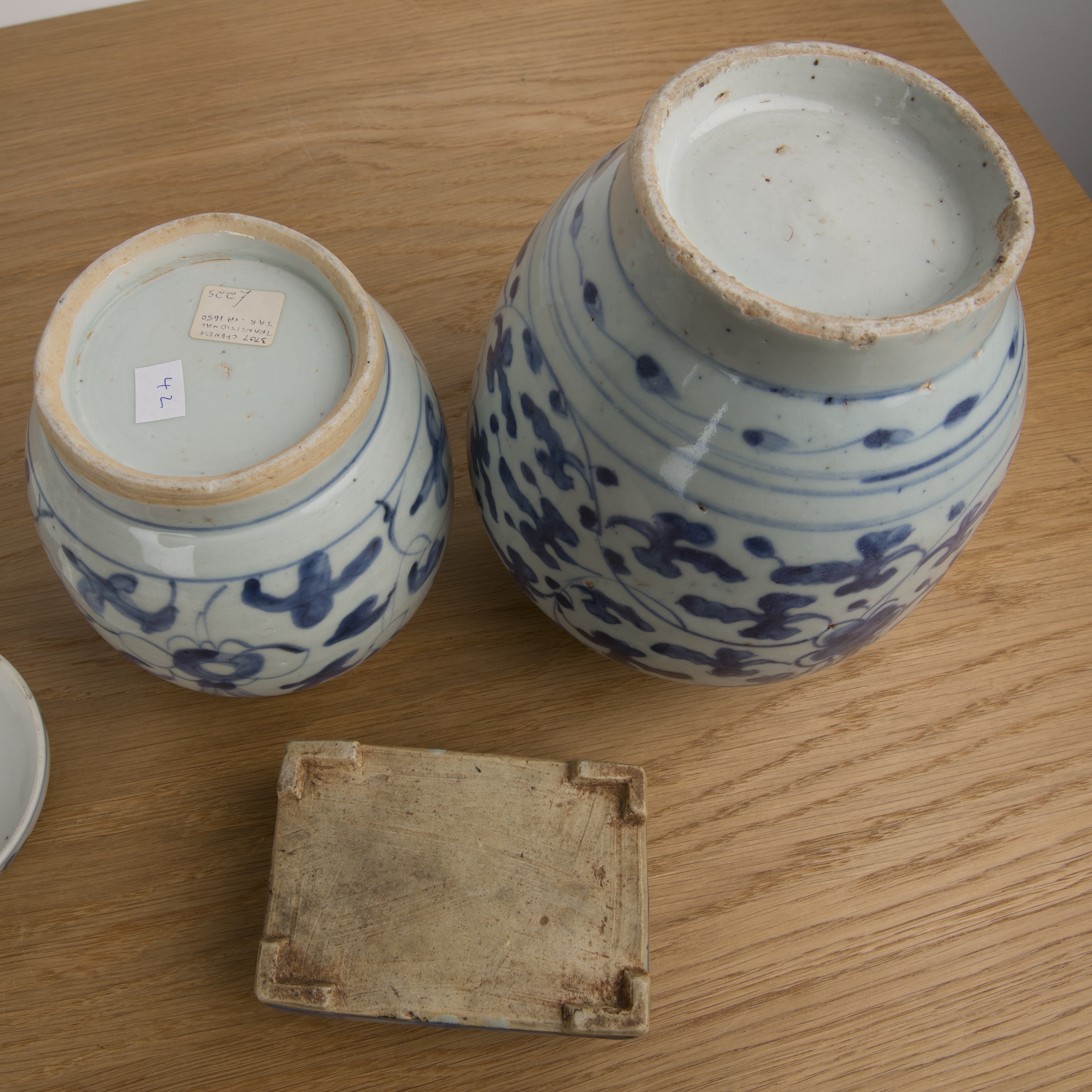 Group of blue and white porcelain Chinese, Ming and later including two jars, 18cm and 14cm, two ink - Image 5 of 8