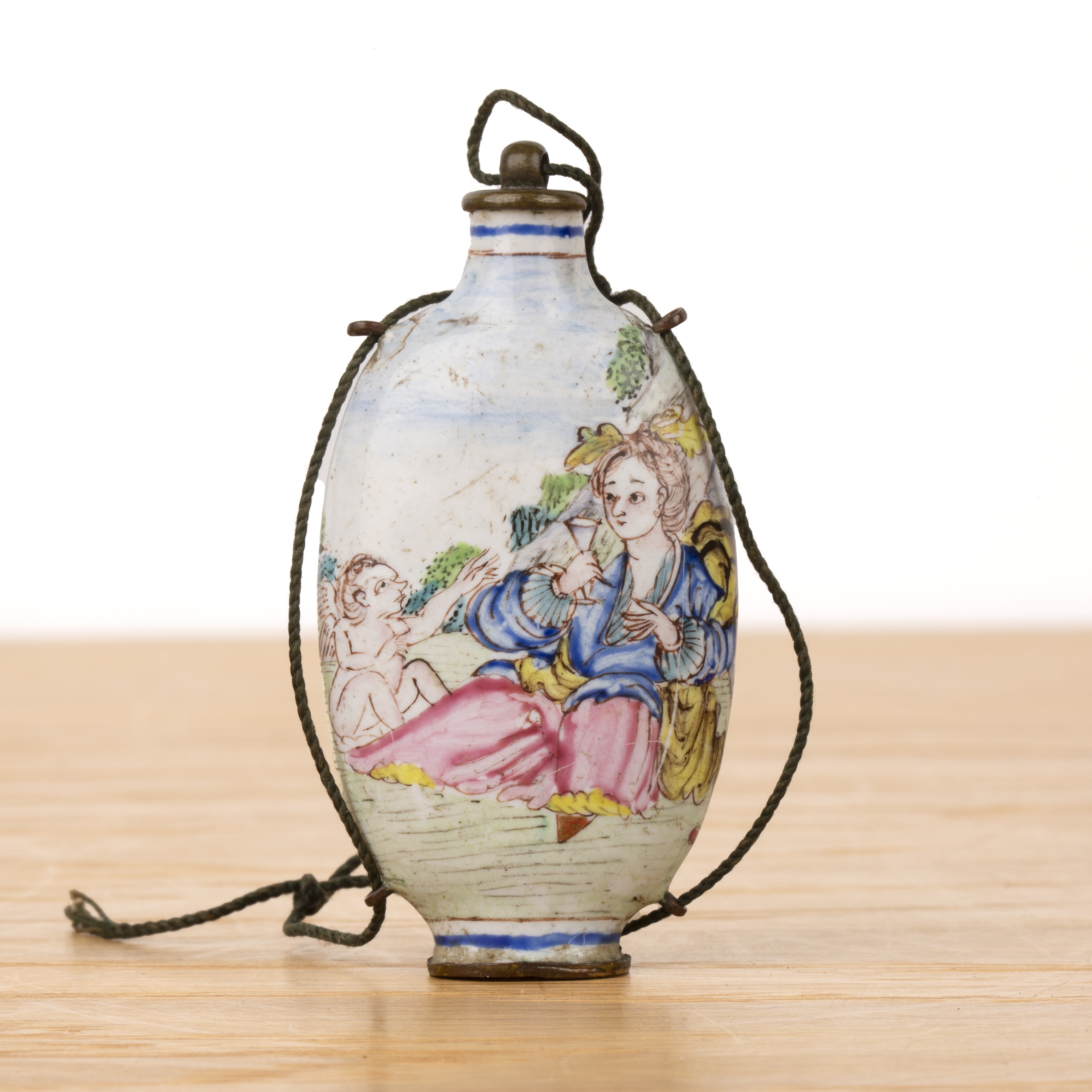 'European painted' enamel snuff bottle Chinese, Qianlong the allegorical scene with figures and - Image 2 of 3