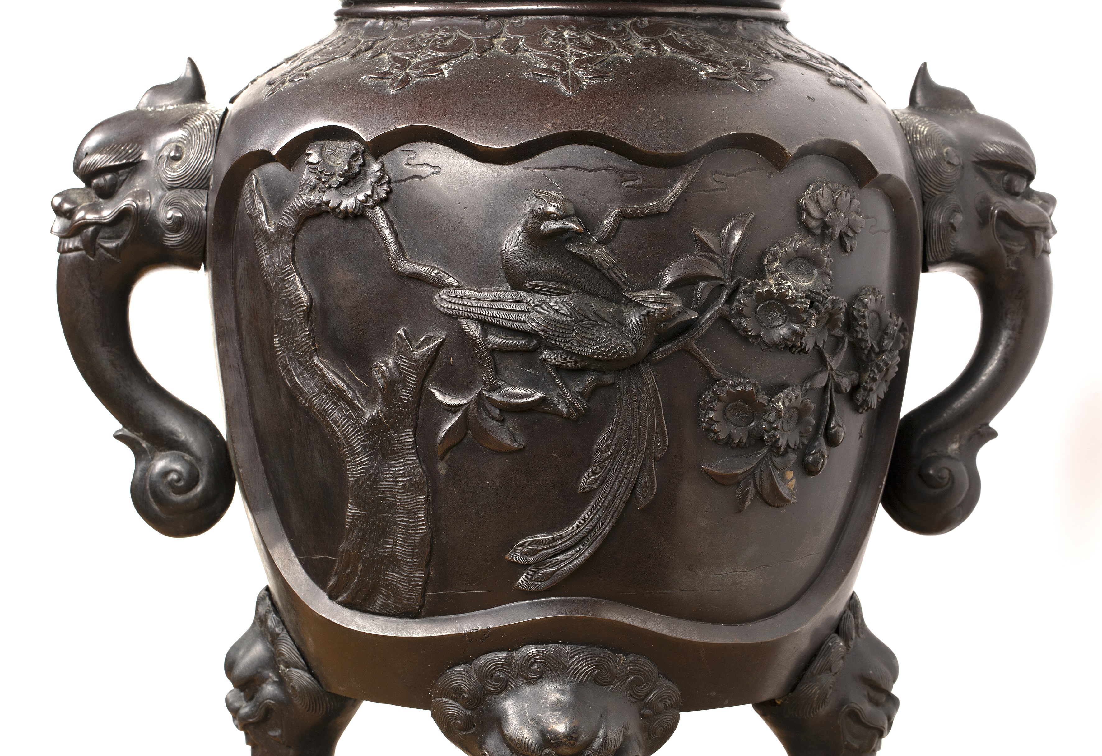 Large bronze vase and cover Japanese, late 19th Century decorated with panels of birds and - Image 4 of 6