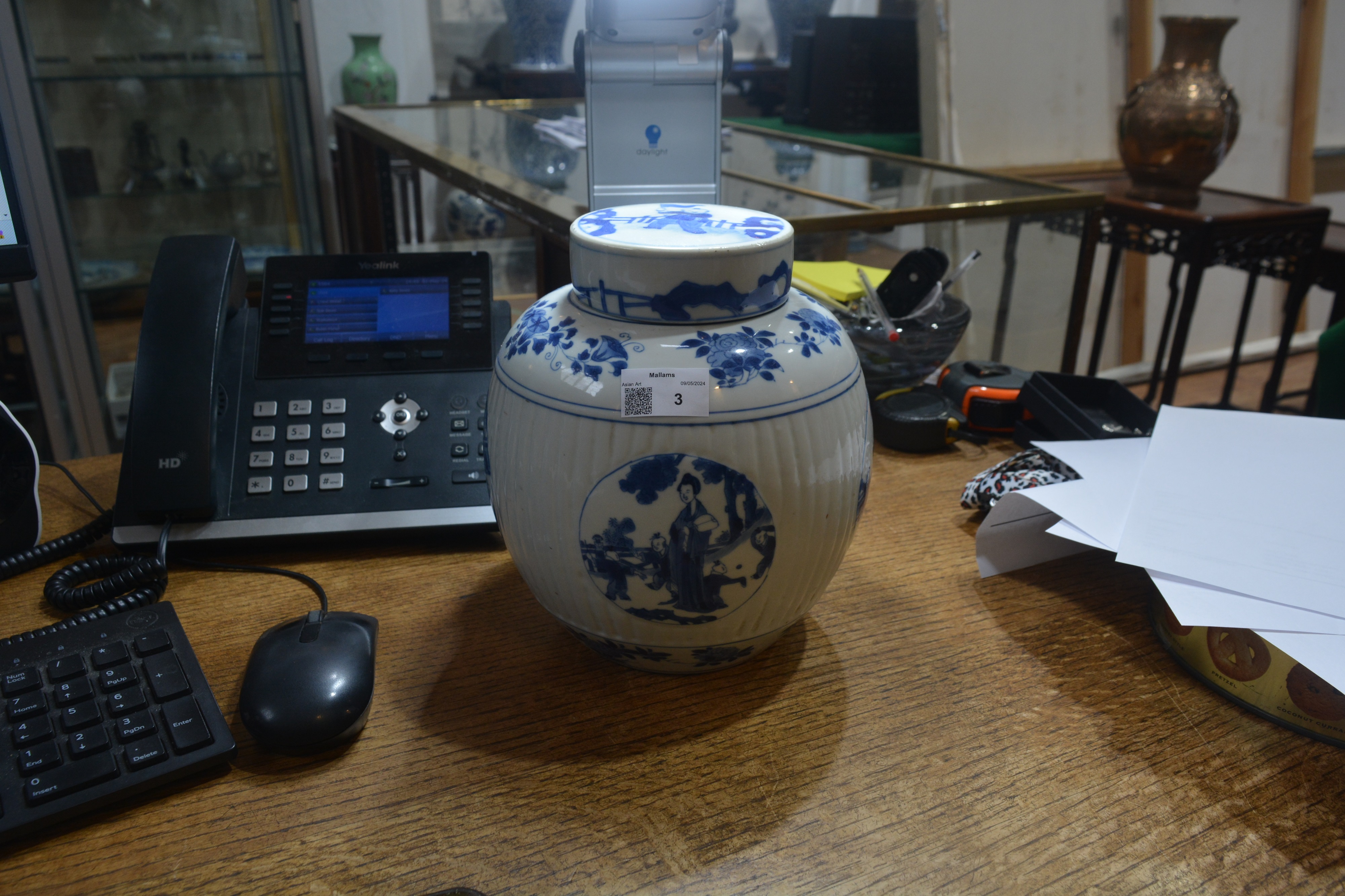 Blue and white porcelain ovoid jar and cover Chinese, Kangxi painted with four panels of children - Bild 13 aus 15