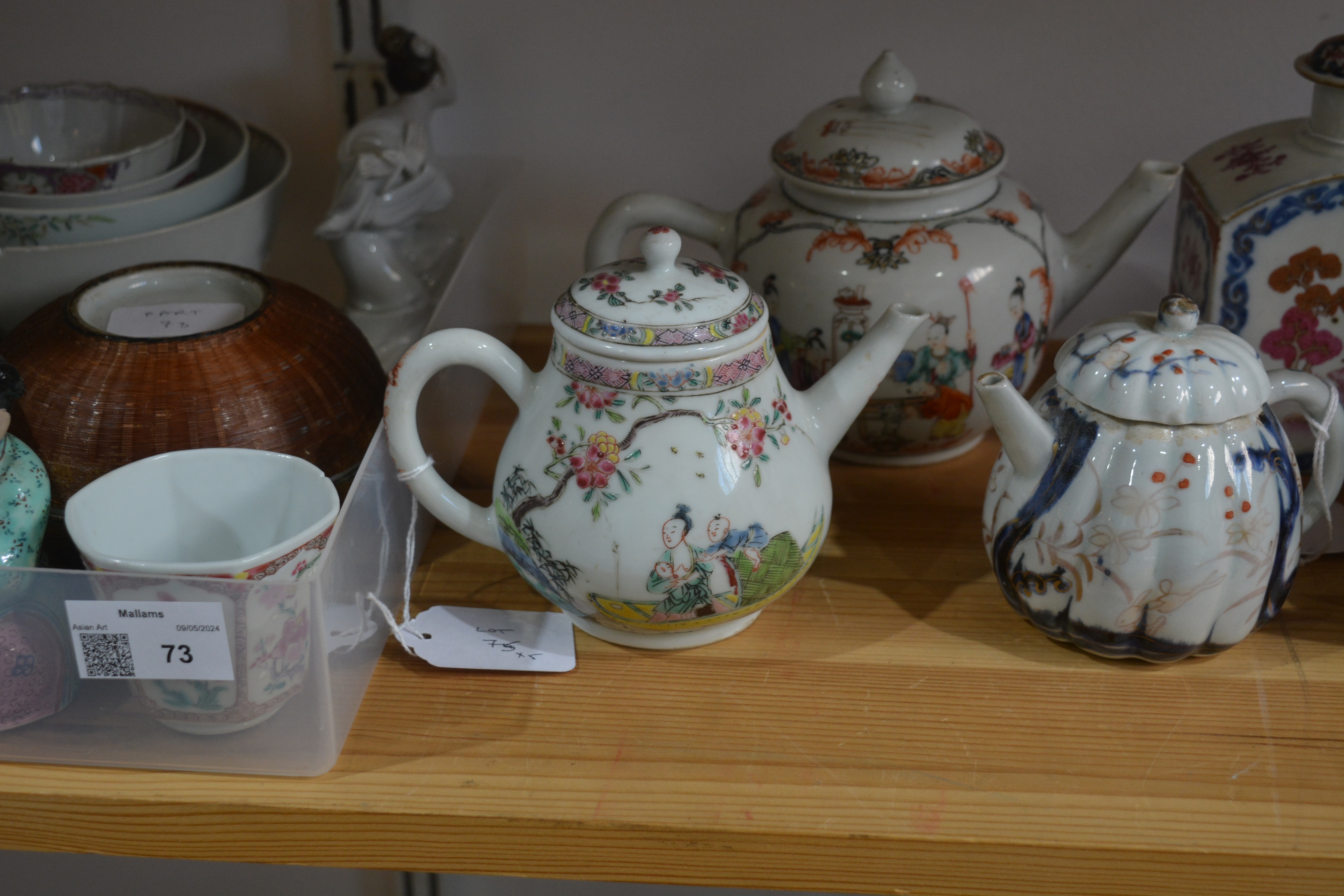 Group of four porcelain teapots and a tea caddy Chinese, 18th Century to include an ovoid teapot, - Image 9 of 11