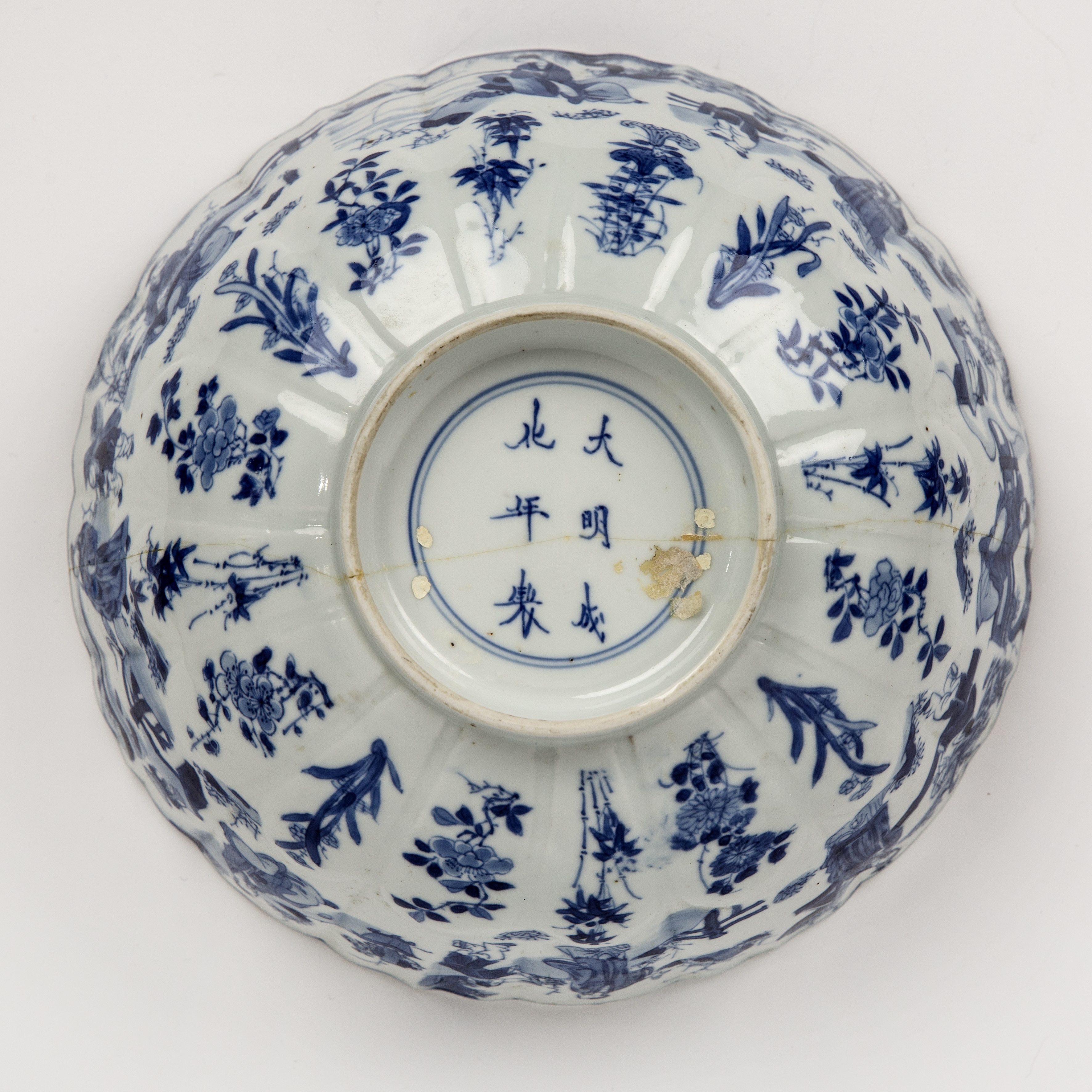 Blue and white fluted porcelain bowl Chinese, Kangxi painted with garden scenes, six character - Image 3 of 6