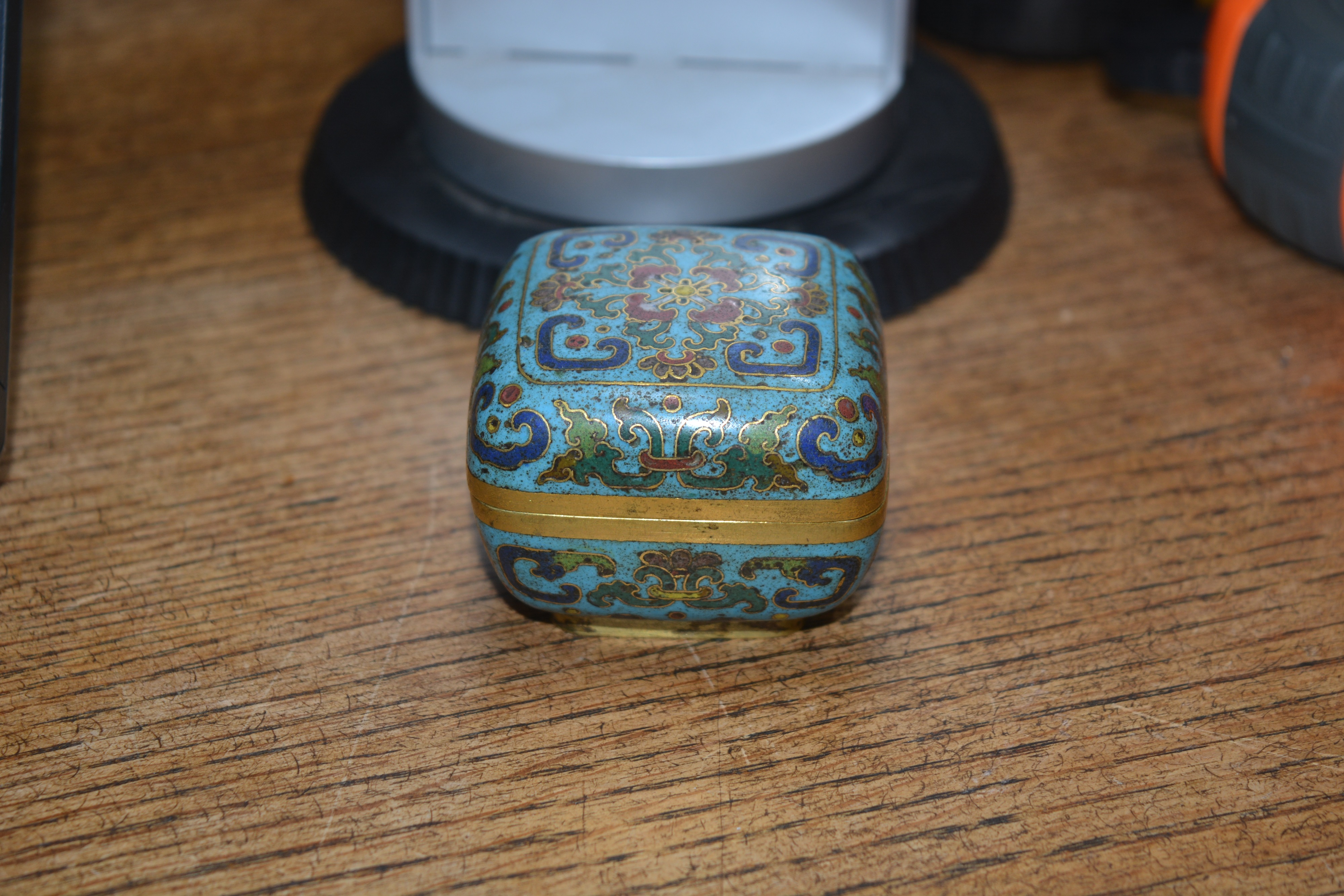 Cloisonné enamel small box Chinese, Qianlong square shaped square box with rounded sides, the - Image 9 of 21