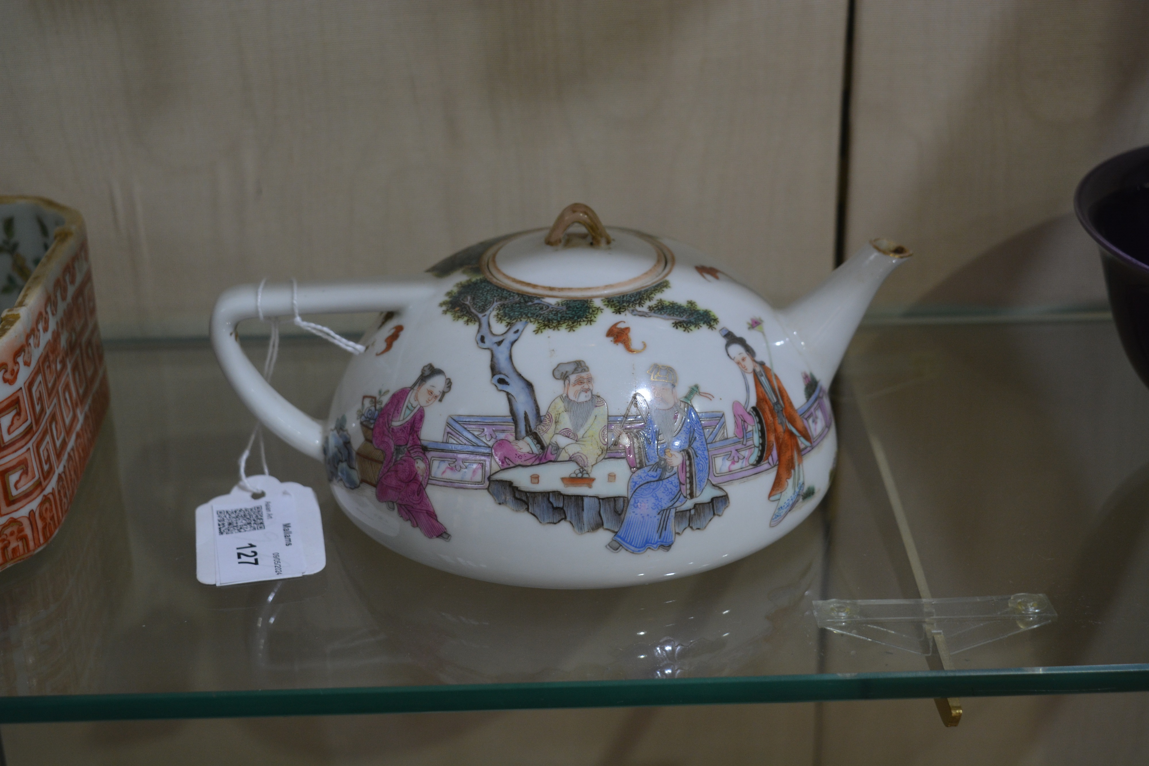 Famille rose flat porcelain teapot Chinese, 19th Century painted in polychrome enamels with scholars - Image 7 of 8