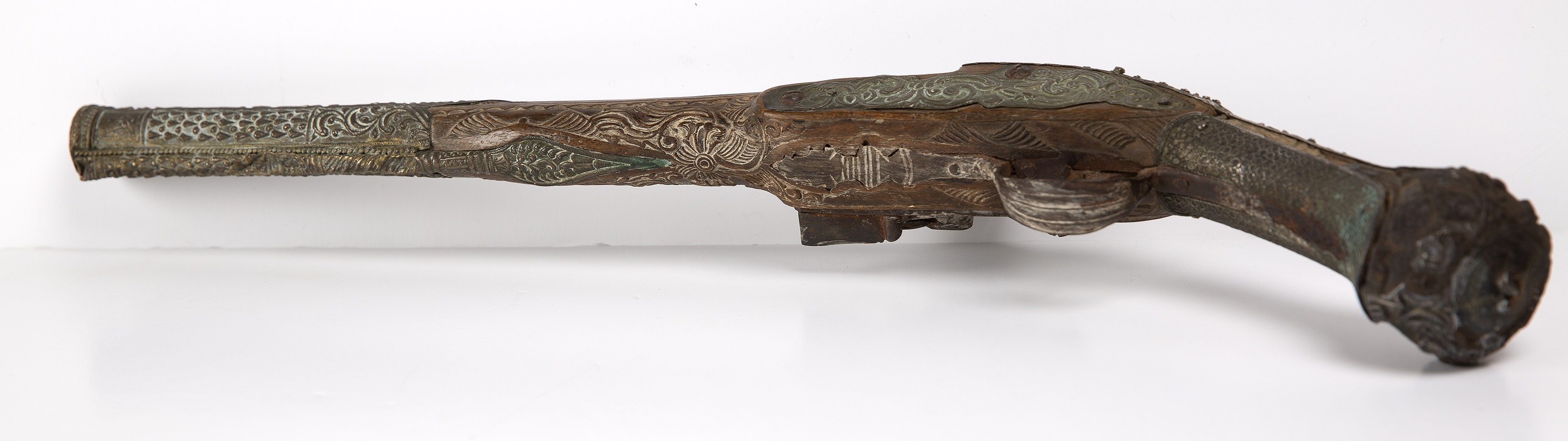 Flintlock pistol Turkish, 19th Century with brass mounts, decorated with a scrolling foliage-style - Image 5 of 5